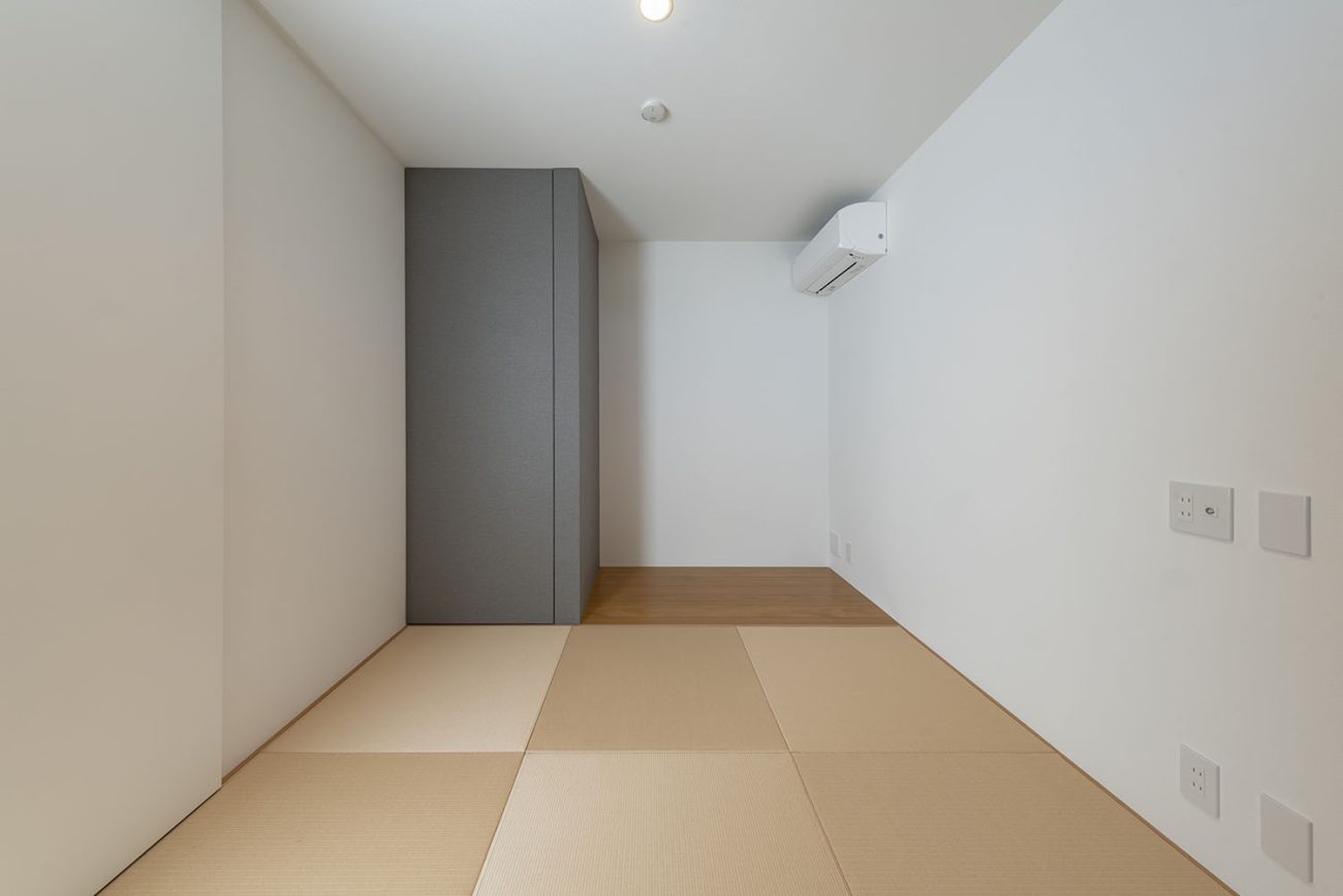 注文住宅・和室・琉球畳・モダン・明るい和室 注文住宅・デザイン住宅建築実例_『CASE718 Enclose』_和室