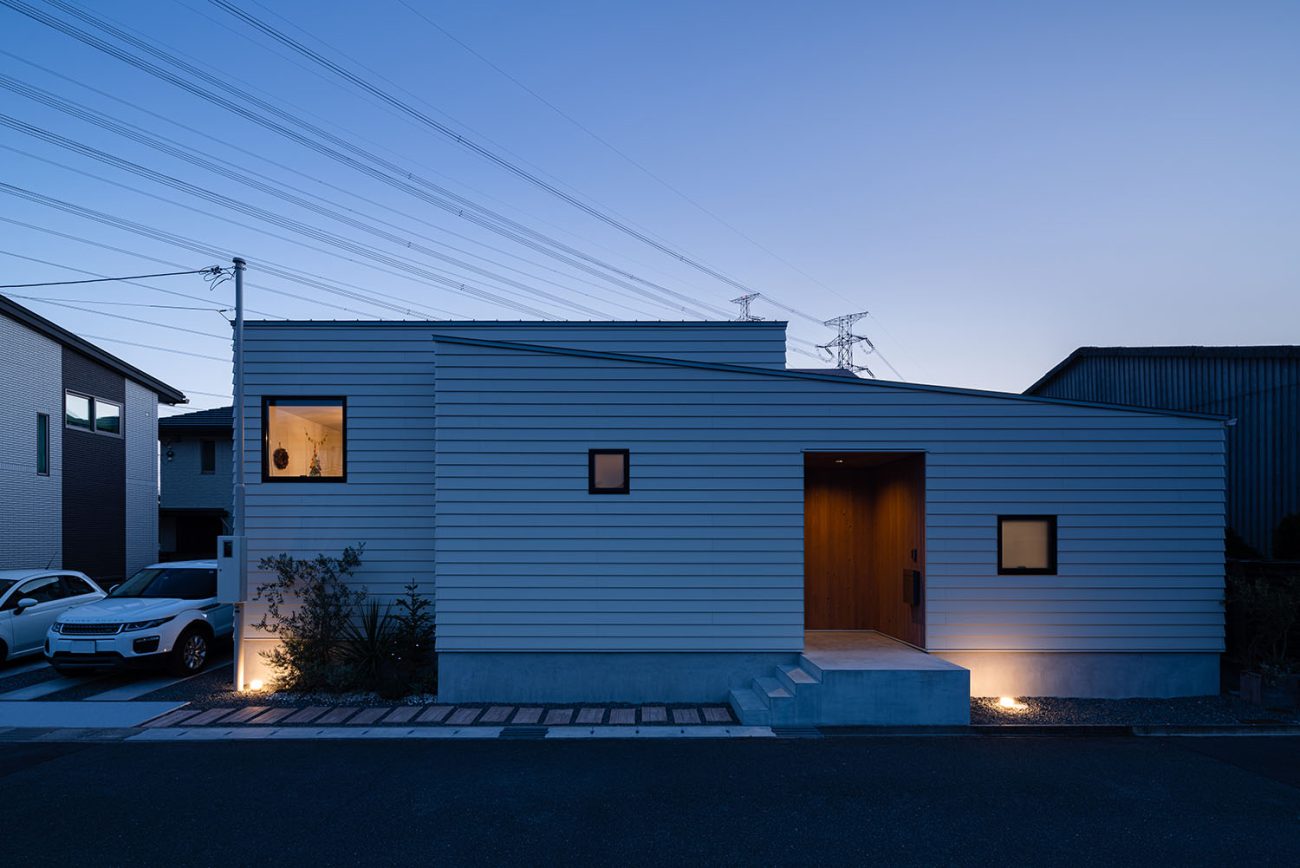注文住宅・外観・平屋・シンプル・屋外照明 注文住宅・デザイン住宅建築実例_『CASE719 Flat foam』_外観