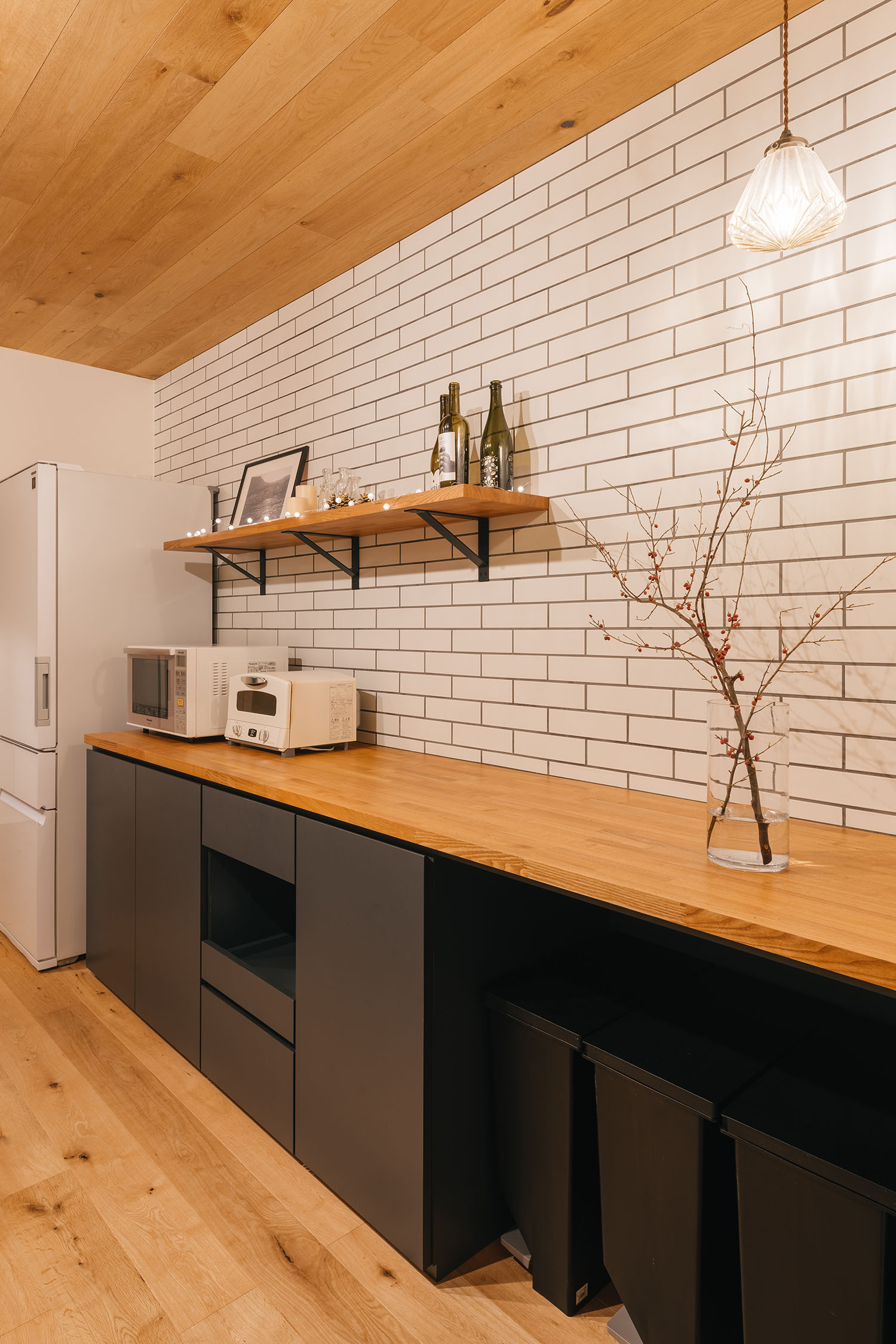 注文住宅・キッチン・タイル・収納・壁付け棚 注文住宅・デザイン住宅建築実例_『CASE719 Flat foam』_キッチン