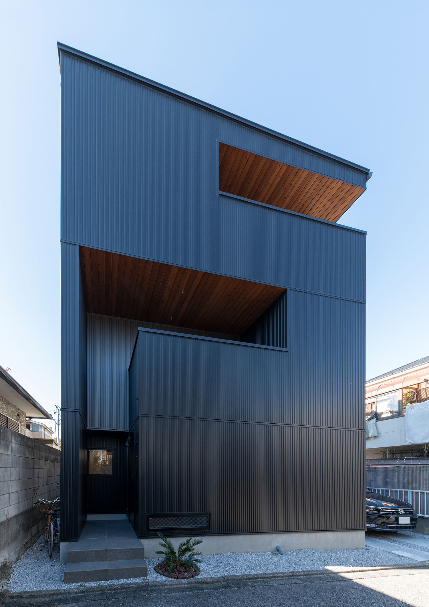 注文住宅・外観・狭小住宅・三階建て・軒天井・ガルバリウム 注文住宅・デザイン住宅建築実例_『CASE720 S×S』_外観