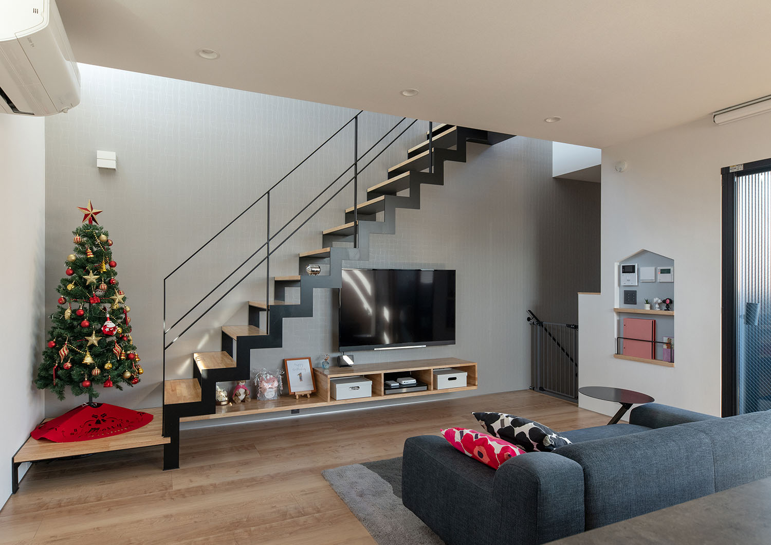 注文住宅・LDK・リビングイン階段・スケルトン階段 注文住宅・デザイン住宅建築実例_『CASE720 S×S』_LDK