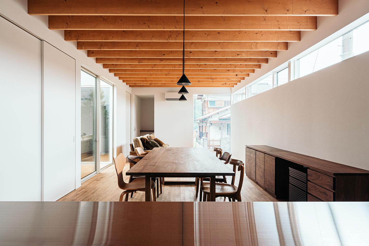 注文住宅・LDK・平屋・中庭とつながる・ナチュラル・木の温もり 注文住宅・デザイン住宅建築実例_『CASE721 落ち着きのある家』_LDK