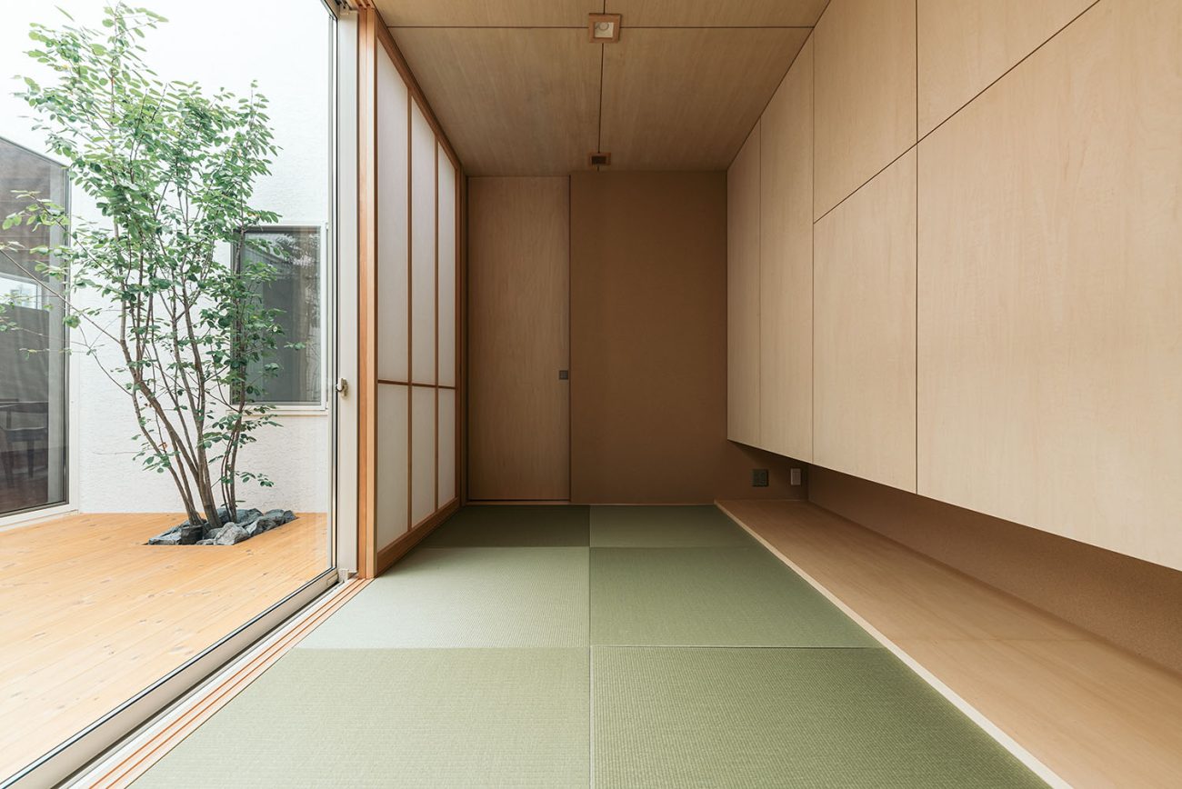 注文住宅・和室・琉球畳・中庭が見える・モダン・平屋 注文住宅・デザイン住宅建築実例_『CASE721 落ち着きのある家』_和室