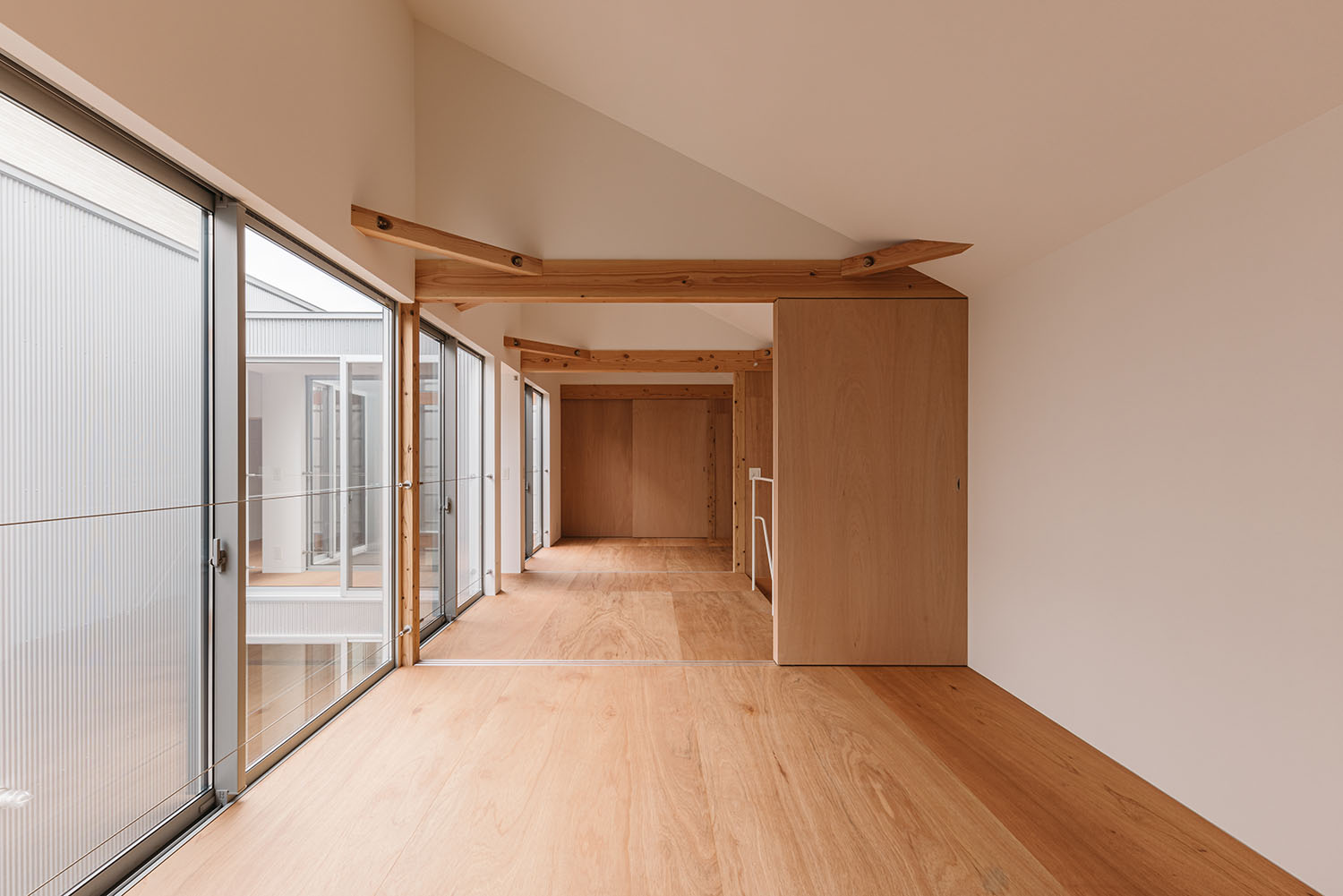 注文住宅・寝室・木のぬくもり・引き戸・大きな窓のある・開放感のある 注文住宅・デザイン住宅建築実例_『CASE724 橿原の家』_寝室