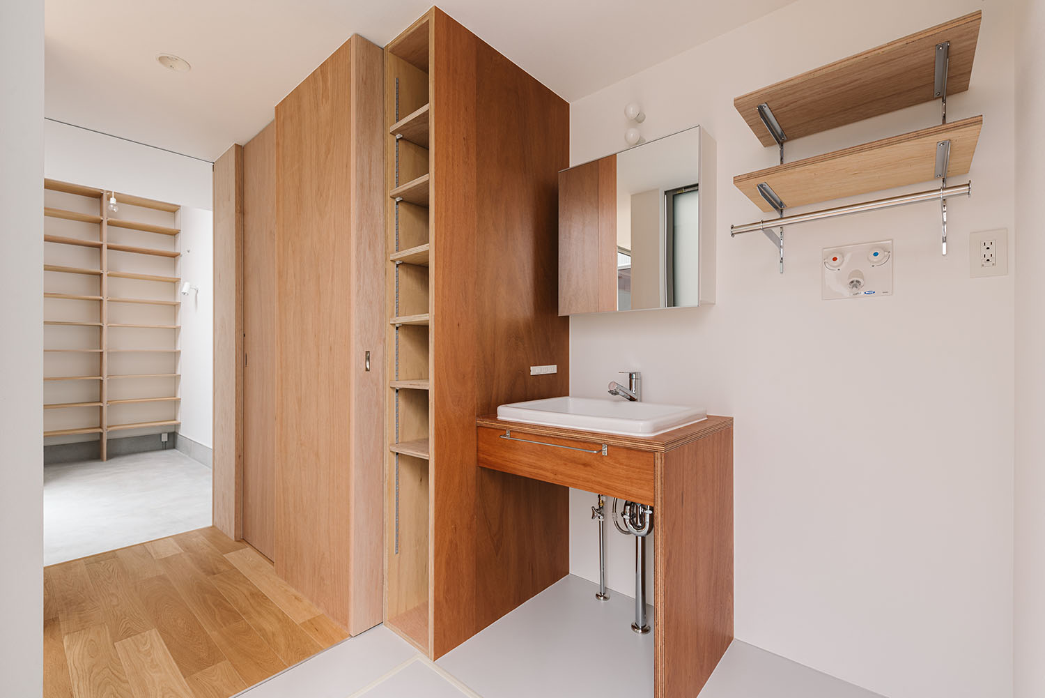 注文住宅・洗面所・木のぬくもり・収納 注文住宅・デザイン住宅建築実例_『CASE724 橿原の家』_浴室・洗面所