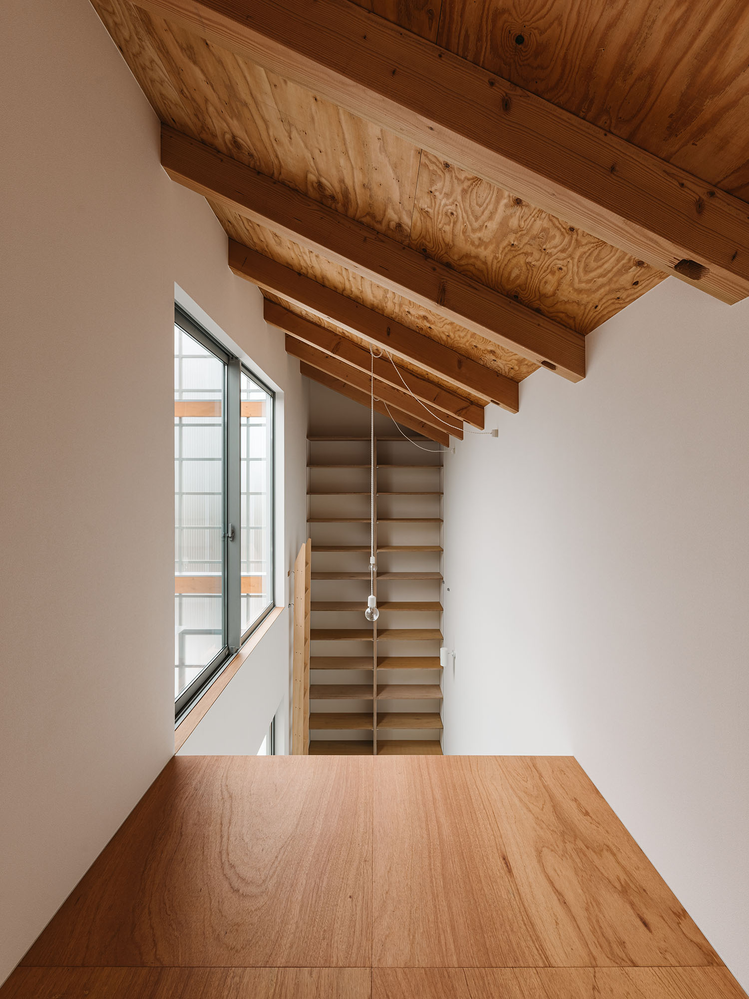 注文住宅・個室・居室・吹き抜け・木のぬくもり・引き戸 注文住宅・デザイン住宅建築実例_『CASE724 橿原の家』_廊下