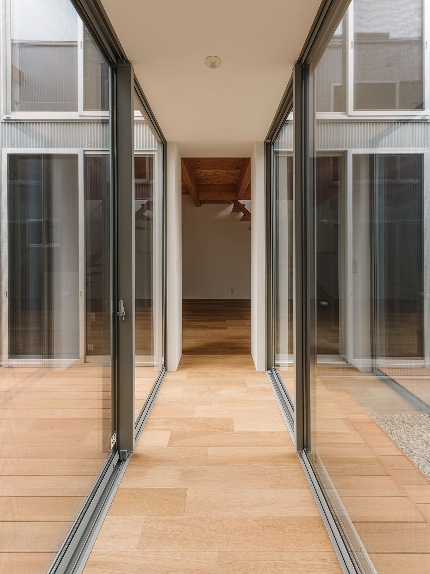 注文住宅・廊下・ホール・渡り廊下・二棟分棟 注文住宅・デザイン住宅建築実例_『CASE724 橿原の家』_廊下