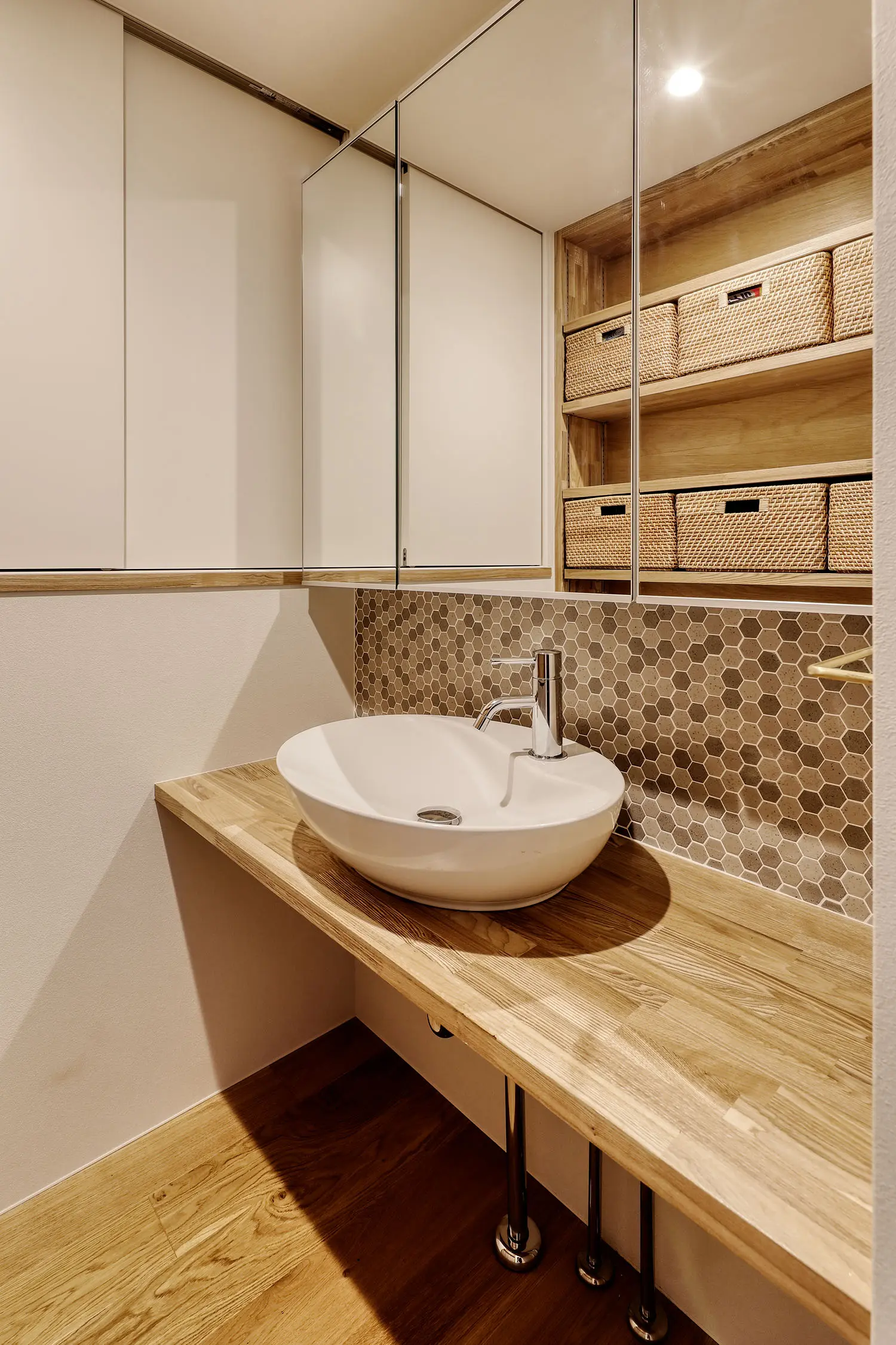 ナチュラルな心地良い雰囲気の造作洗面台