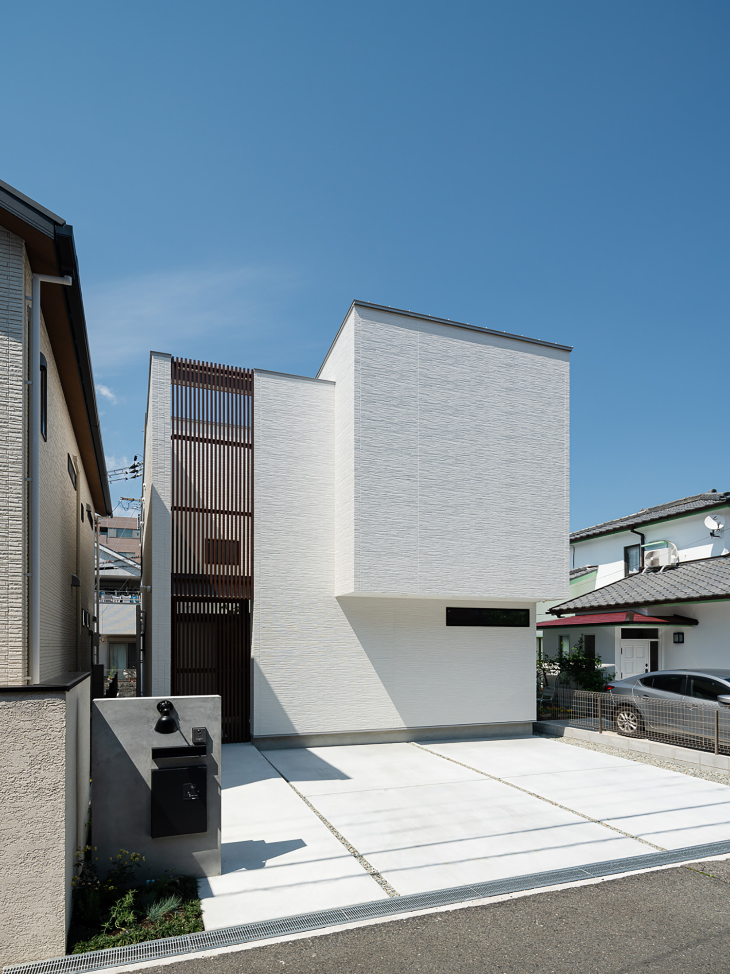 注文住宅・外観・スクエア・窓無し・格子・ルーバー 注文住宅・デザイン住宅建築実例_『CASE726 格子戸の家』_外観