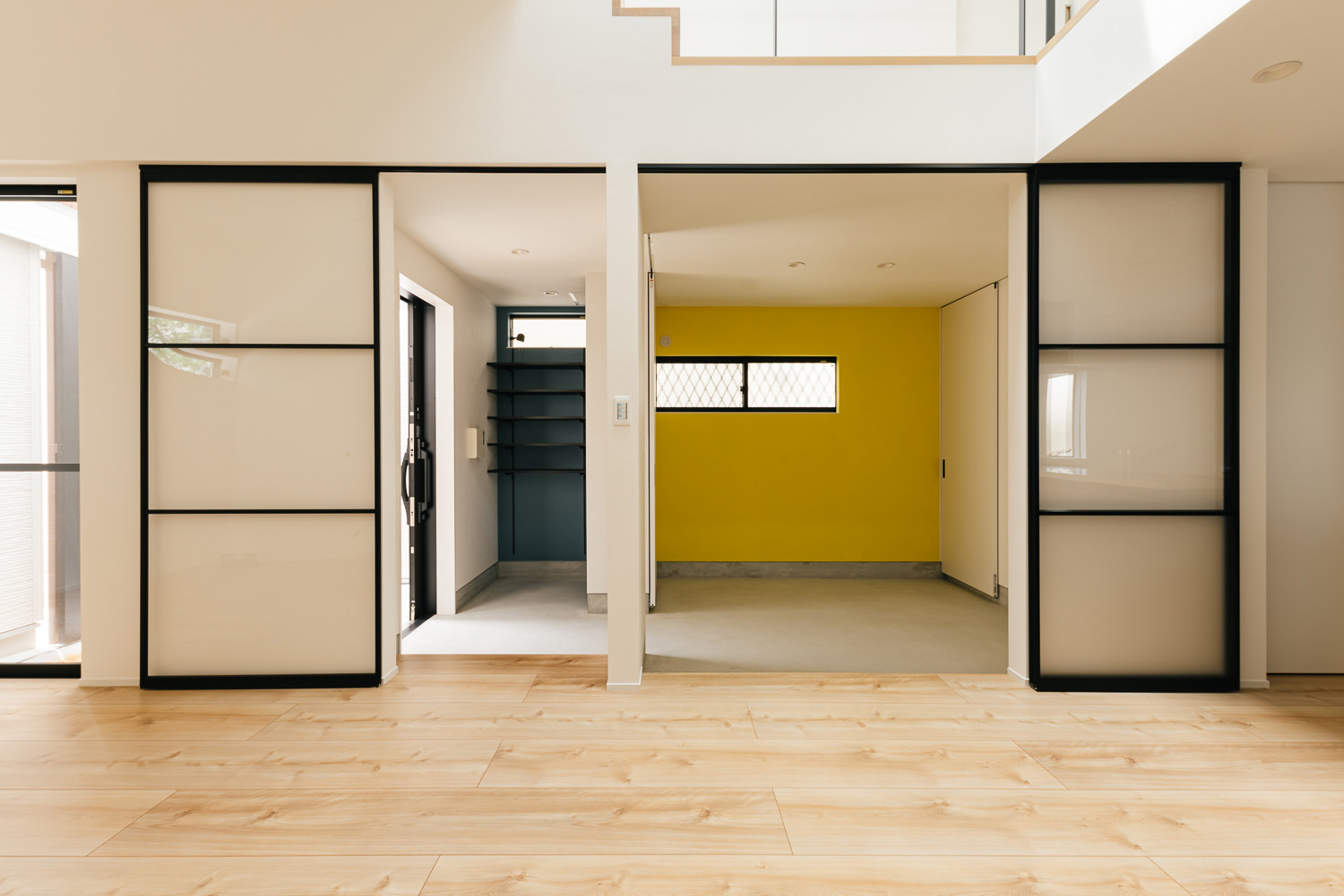 注文住宅・LDK・ガラス扉・土間・シューズインクローゼット・アクセントクロス 注文住宅・デザイン住宅建築実例_『CASE726 格子戸の家』_LDK