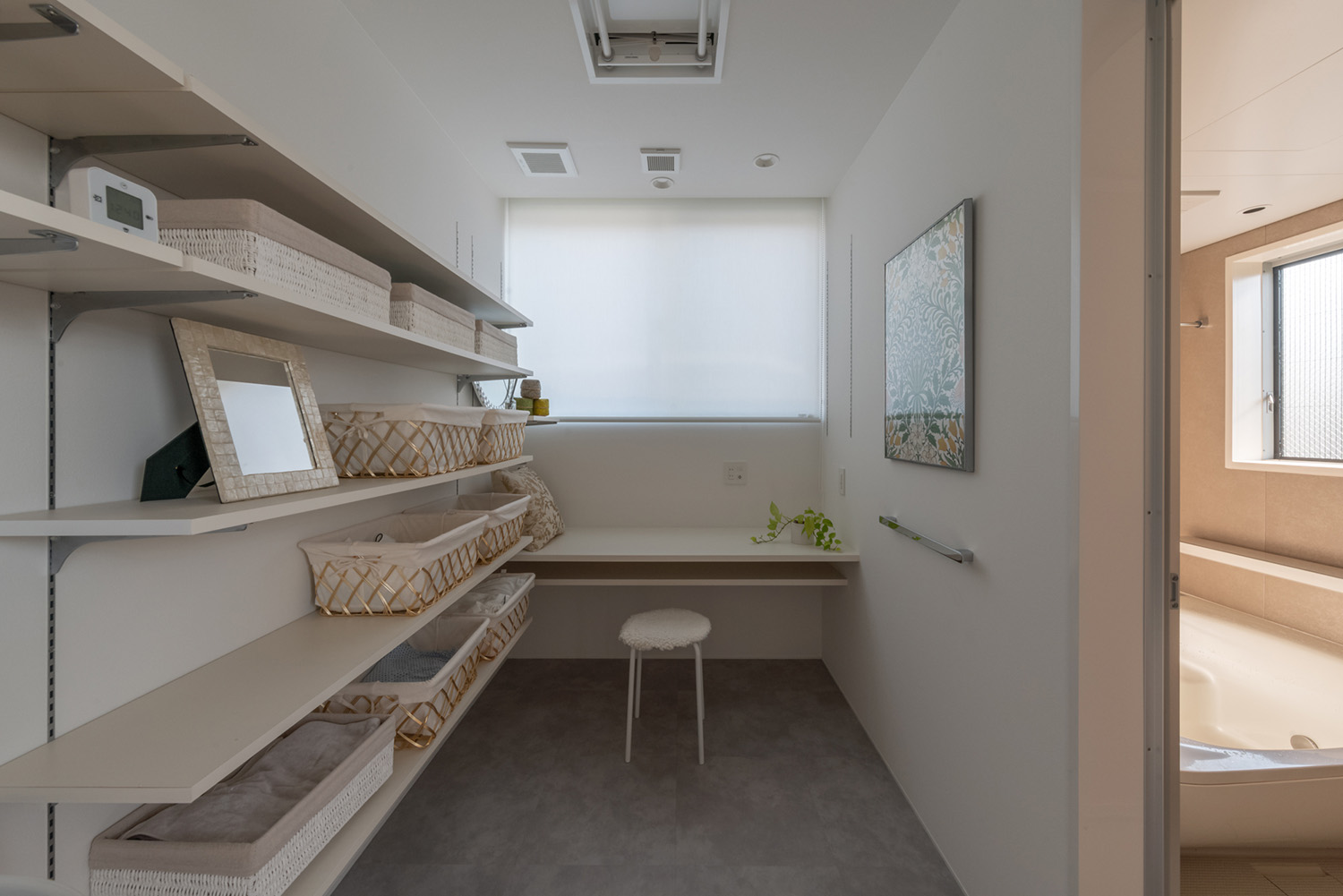 注文住宅・洗面所・パウダールーム・家事室・ランドリールーム 注文住宅・デザイン住宅建築実例_『CASE727 ライトコートハウス』_浴室・洗面所