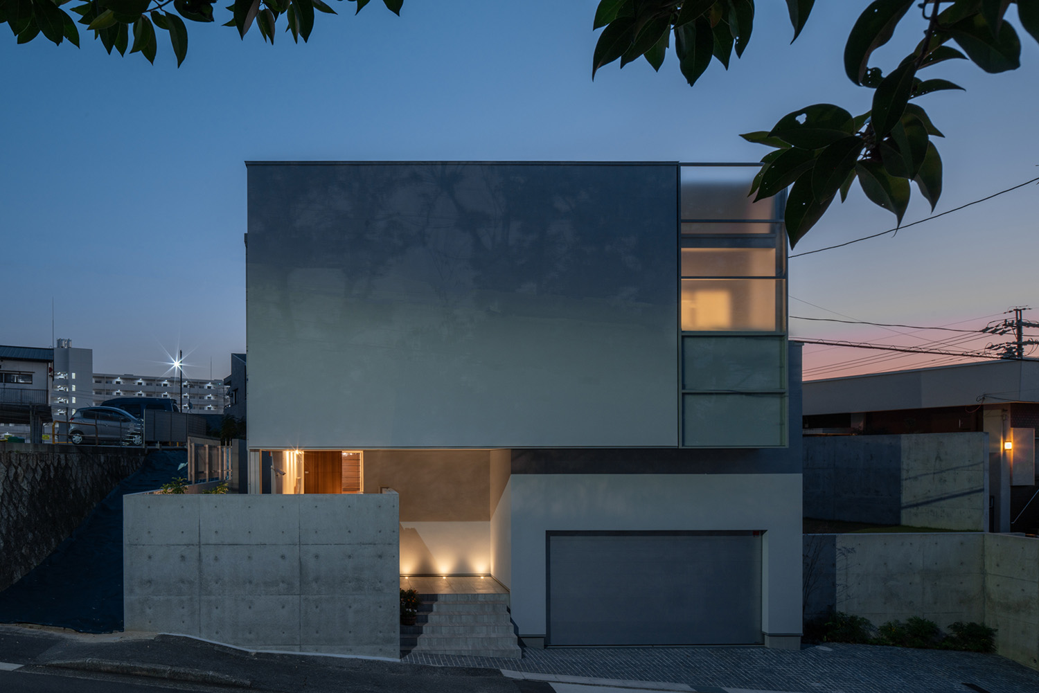 注文住宅・外観・スクエア・ビルトインガレージ・コンクリートの目隠し 注文住宅・デザイン住宅建築実例_『CASE727 ライトコートハウス』_外観