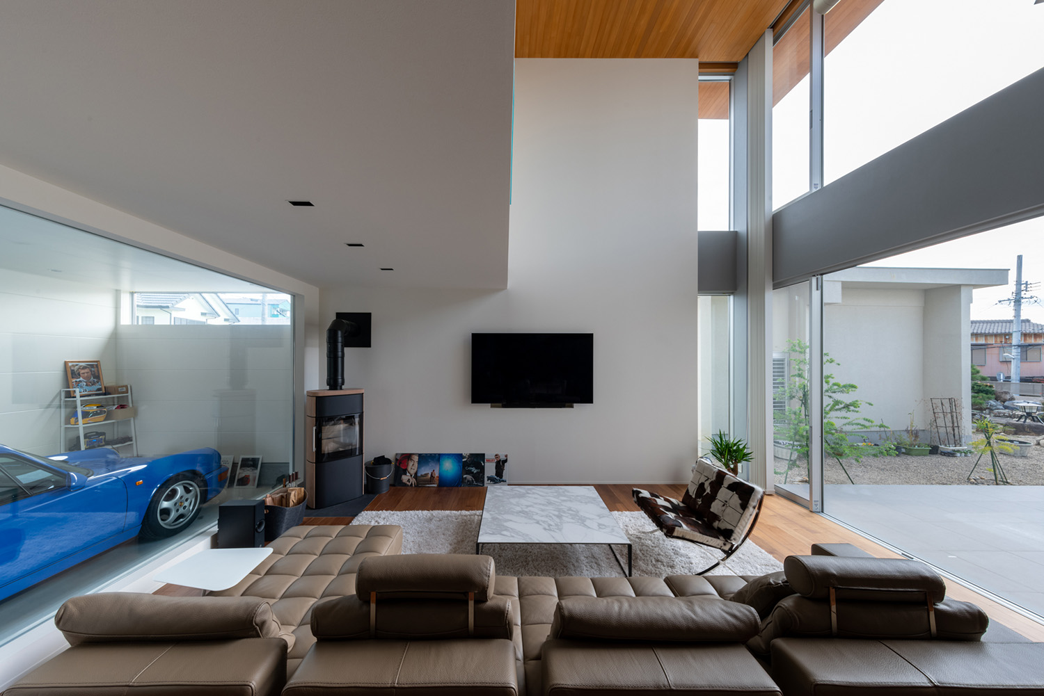 注文住宅・LDK・吹き抜け・車が見える・ガレージが見える・大きな窓のある・大開口 注文住宅・デザイン住宅建築実例_『CASE728 My Style Home』_LDK