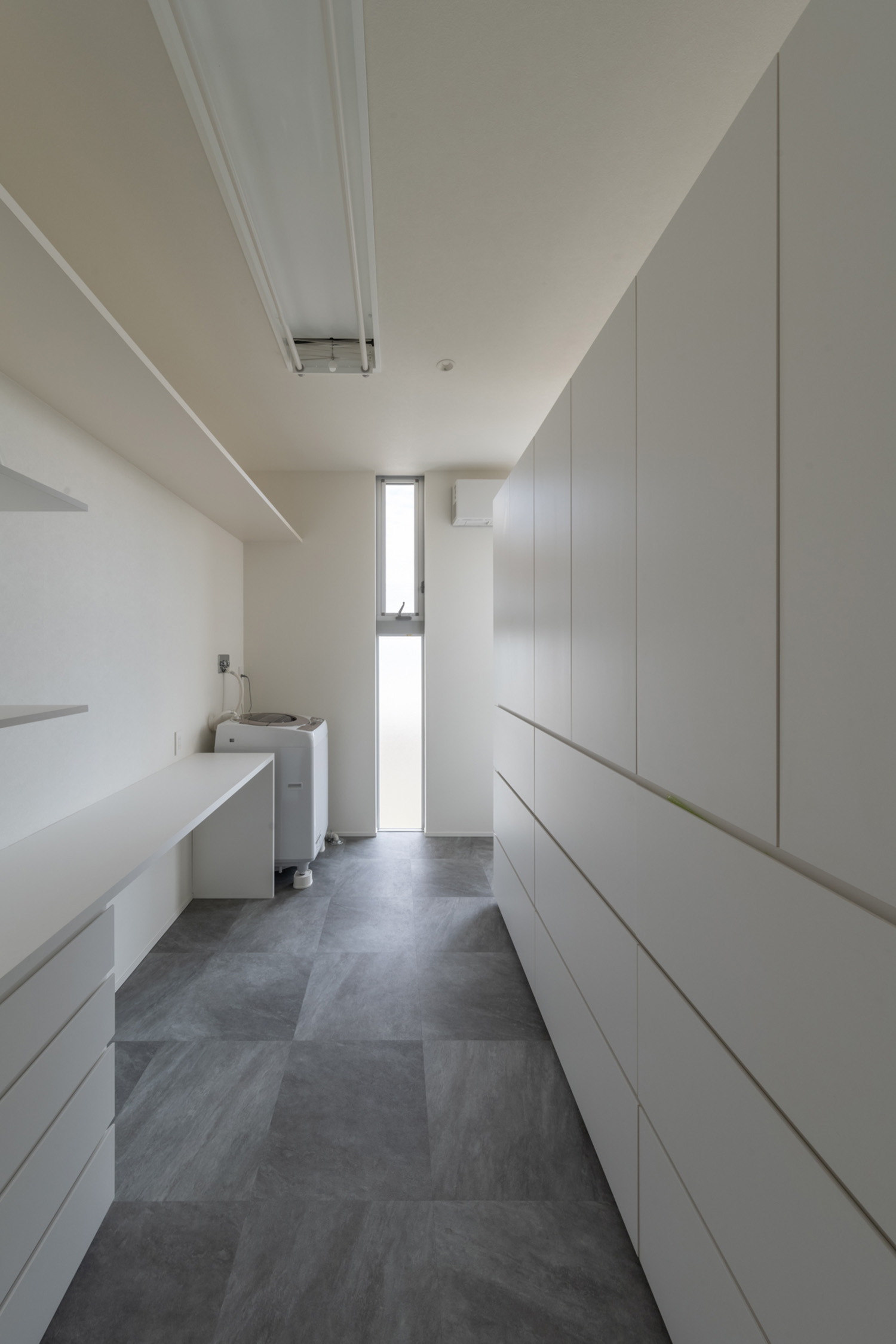 注文住宅・洗面所・壁付け水栓・浴室・外気浴 注文住宅・デザイン住宅建築実例_『CASE728 My Style Home』_浴室・洗面所