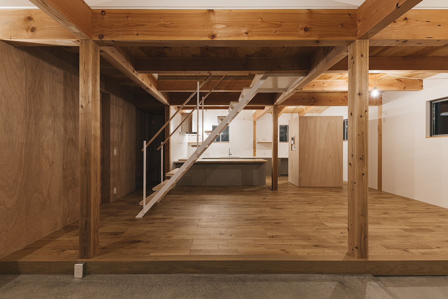 注文住宅・LDK・土間・木の温もり・リビングイン階段 注文住宅・デザイン住宅建築実例_『CASE729 伏見の家』_LDK