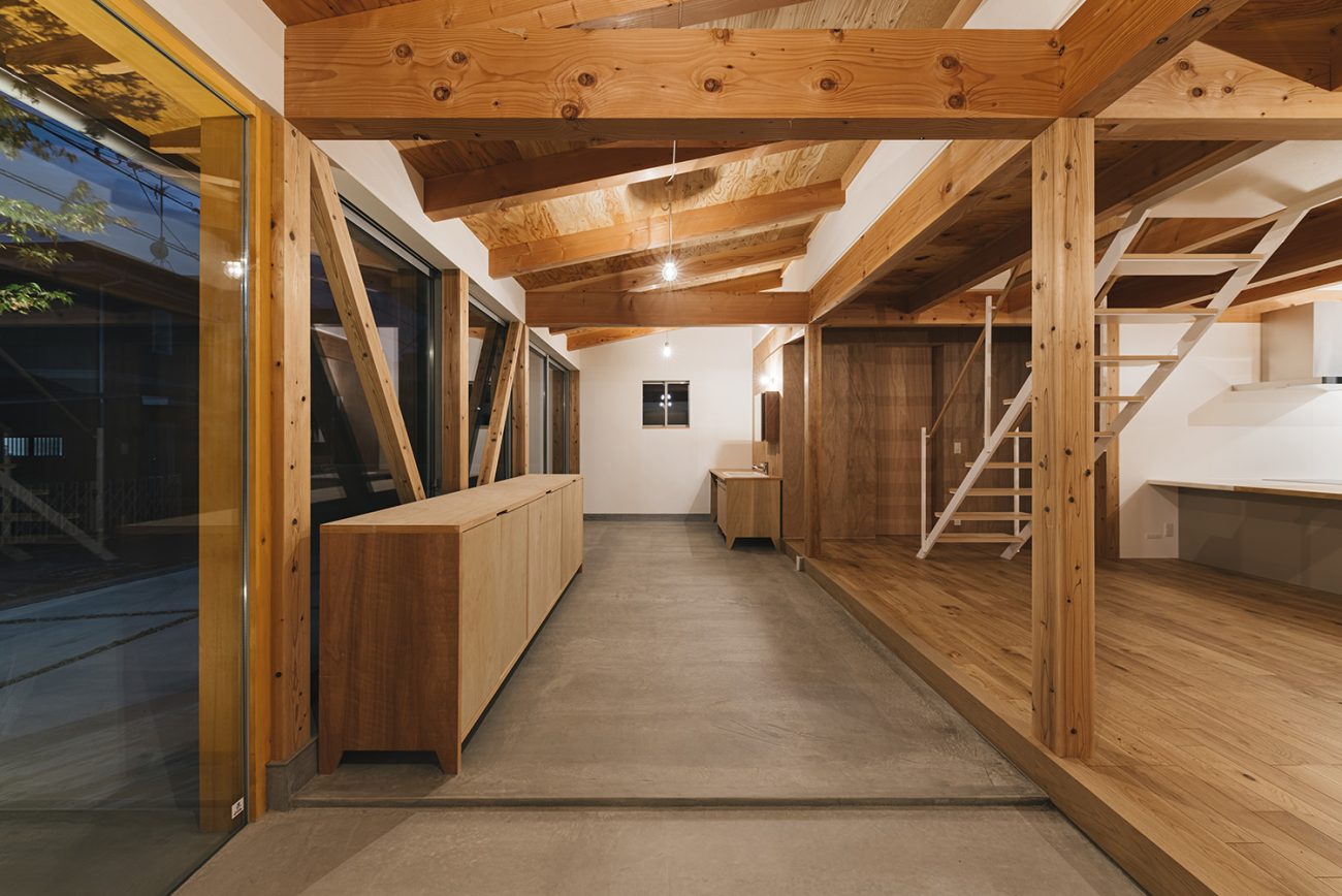 注文住宅・玄関・土間・木の温もり・リビングイン階段 注文住宅・デザイン住宅建築実例_『CASE729 伏見の家』_玄関