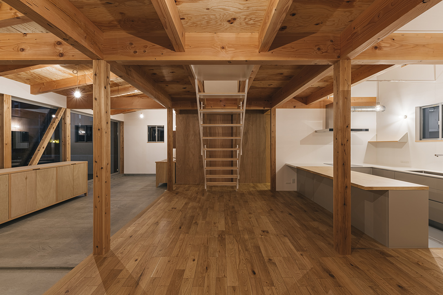 注文住宅・LDK・土間・木の温もり・リビングイン階段 注文住宅・デザイン住宅建築実例_『CASE729 伏見の家』_LDK