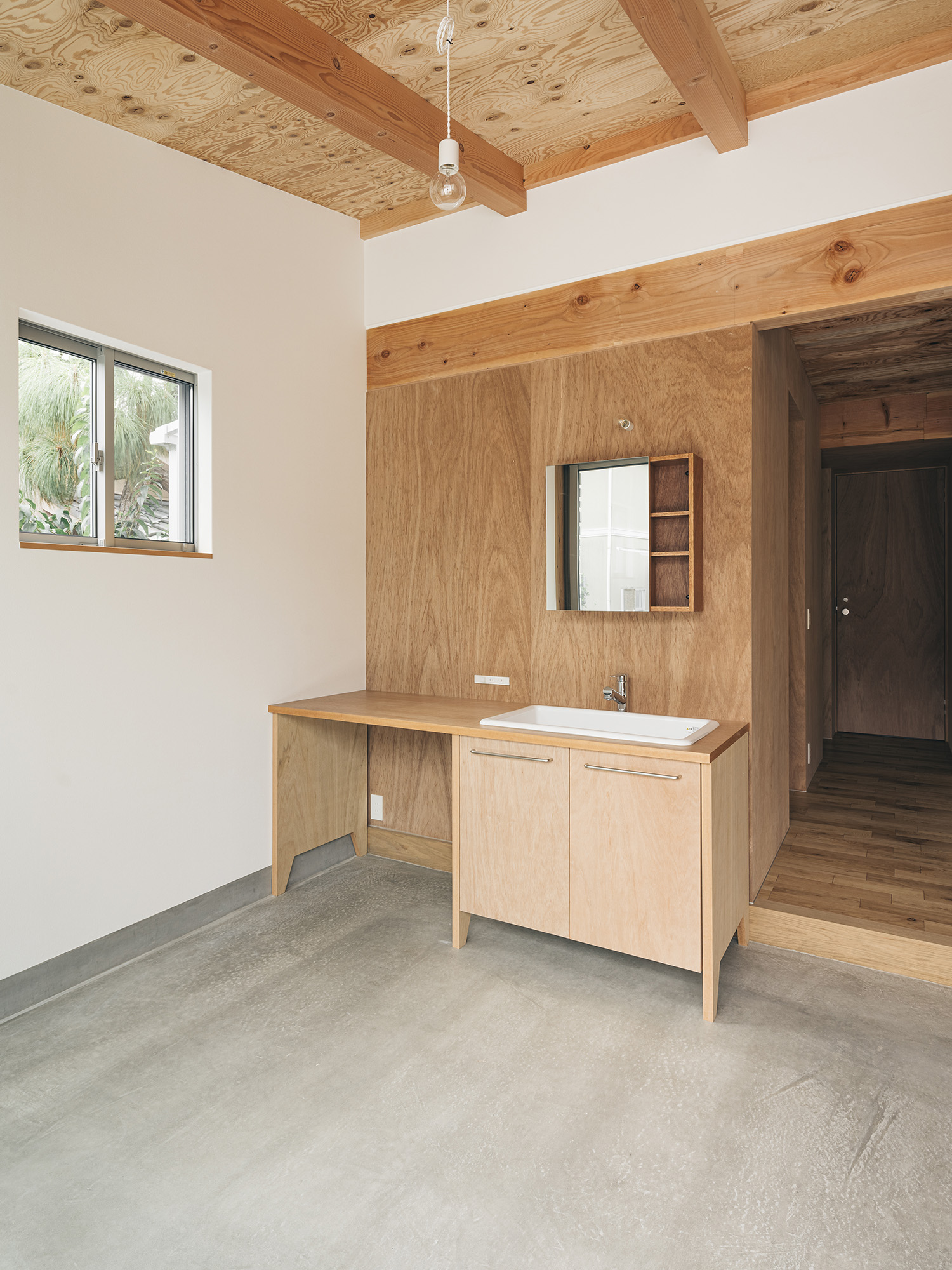 注文住宅・洗面所・手洗いカウンター・木製 注文住宅・デザイン住宅建築実例_『CASE729 伏見の家』_浴室・洗面所