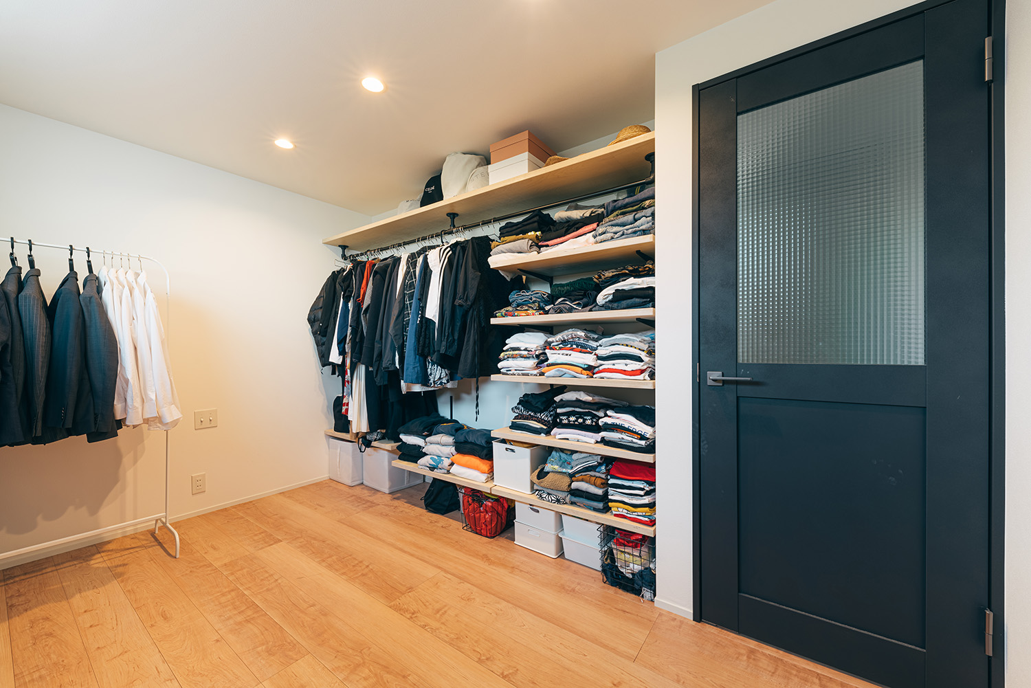 注文住宅・寝室・クローゼット・ドア窓・アクセント 注文住宅・デザイン住宅建築実例_『CASE730 mist』_寝室