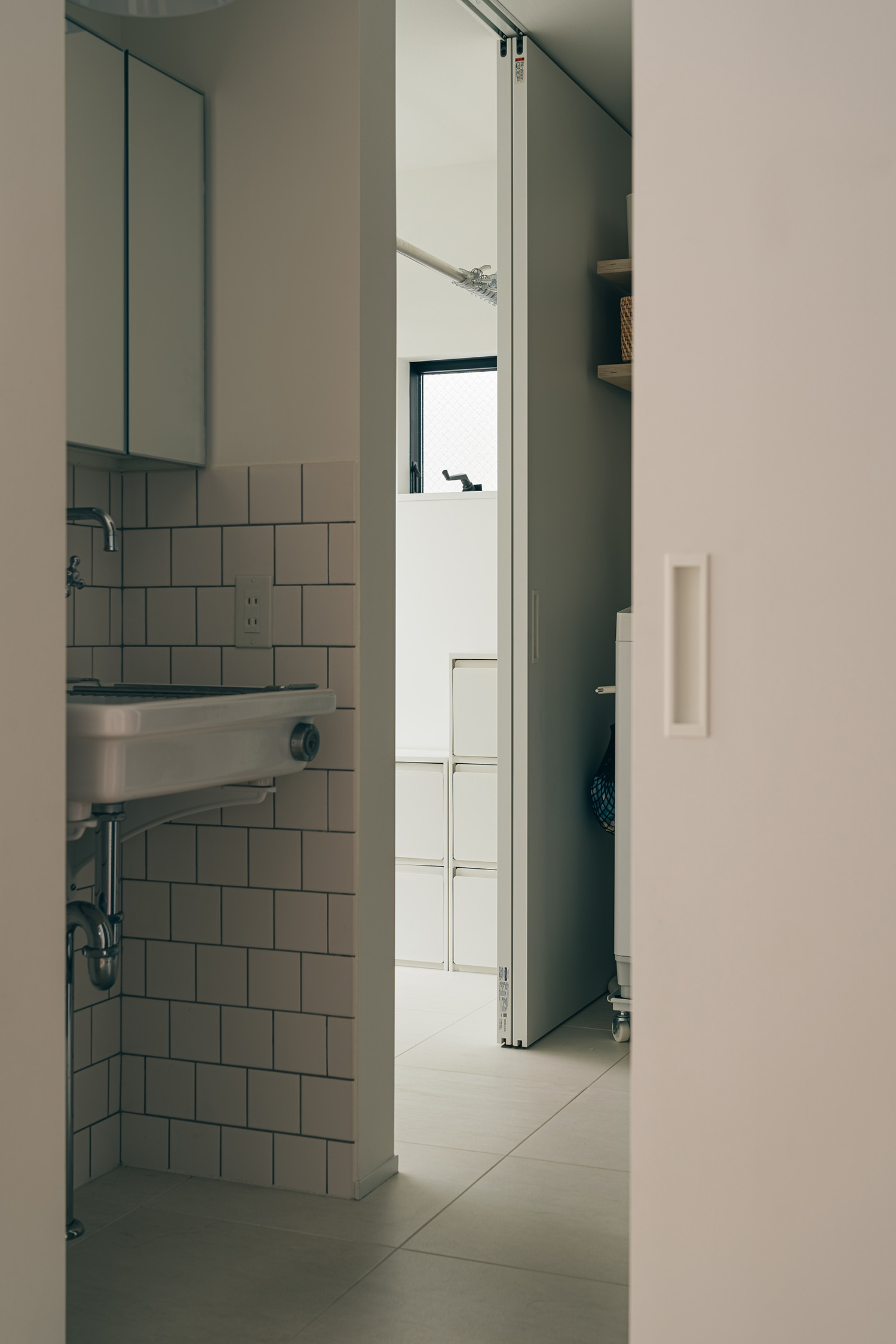 注文住宅・洗面所・手洗いカウンター・ランドリールーム・タイル・清潔感のある 注文住宅・デザイン住宅建築実例_『CASE730 mist』_浴室・洗面所