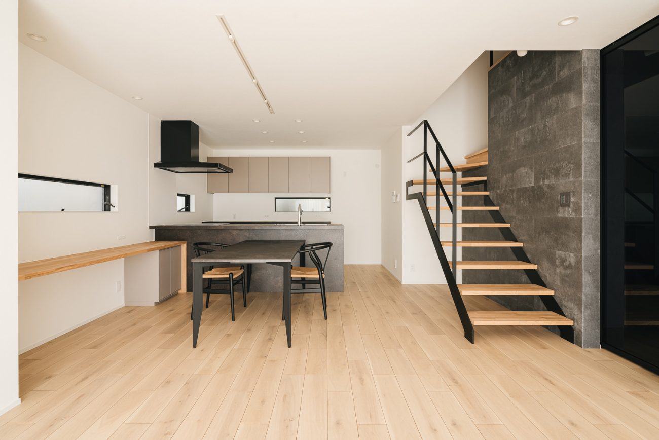 注文住宅・LDK・リビングイン階段・ワークスペース 注文住宅・デザイン住宅建築実例_『CASE731 あさもやのいえ』_LDK