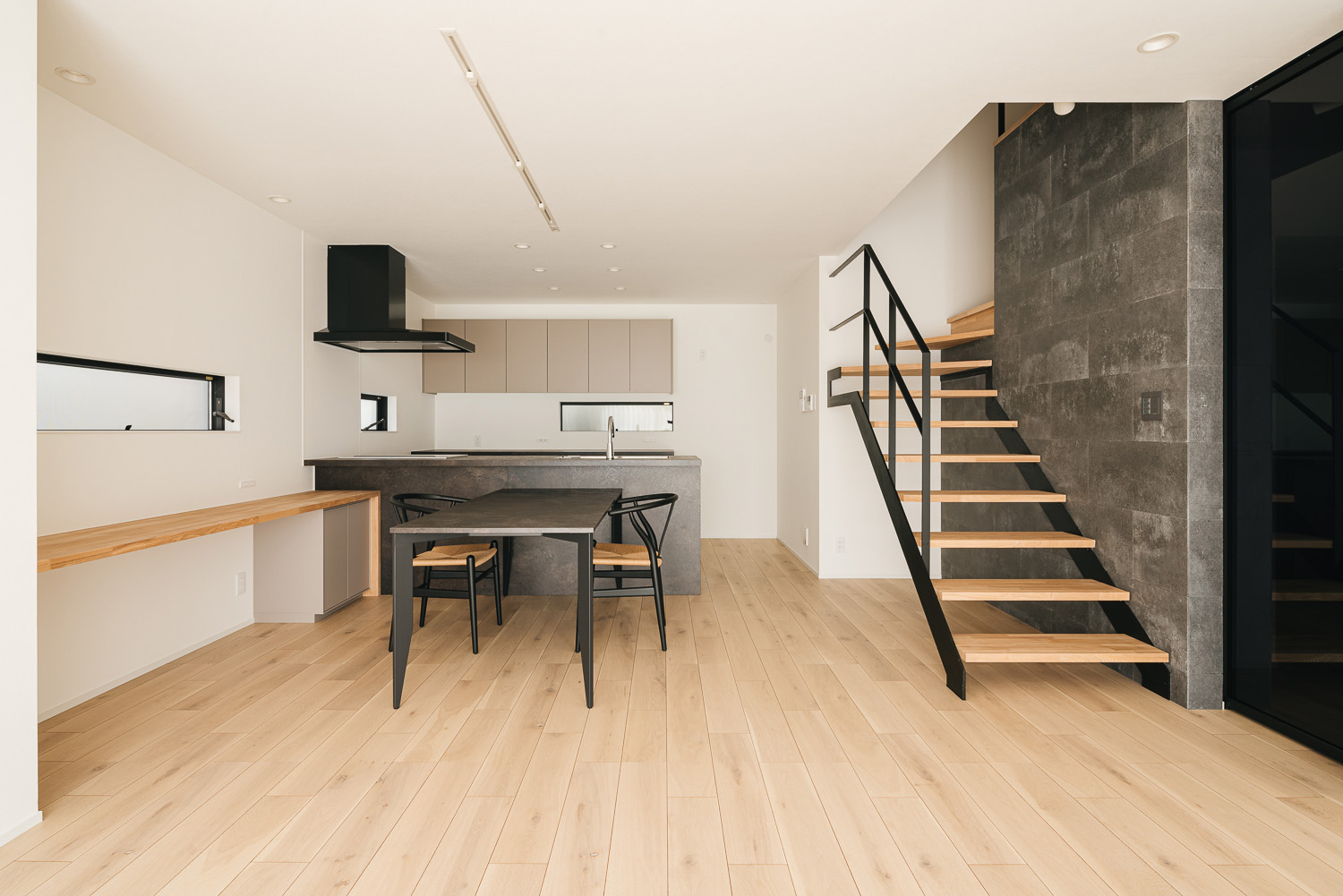 注文住宅・LDK・リビングイン階段・ワークスペース 注文住宅・デザイン住宅建築実例_『CASE731 あさもやのいえ』_LDK