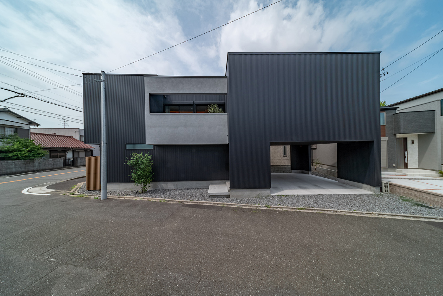 注文住宅・外観・スクエアな外観・ガレージ・ガルバリウム 注文住宅・デザイン住宅建築実例_『CASE732 pass』_外観