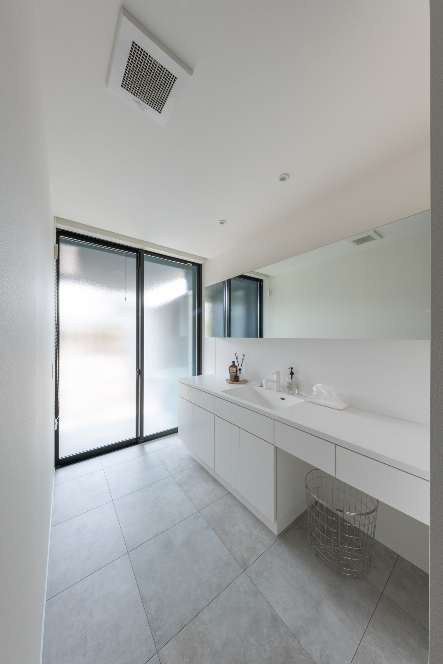 注文住宅・洗面所・白を基調とした・清潔感のある 注文住宅・デザイン住宅建築実例_『CASE732 pass』_浴室・洗面所