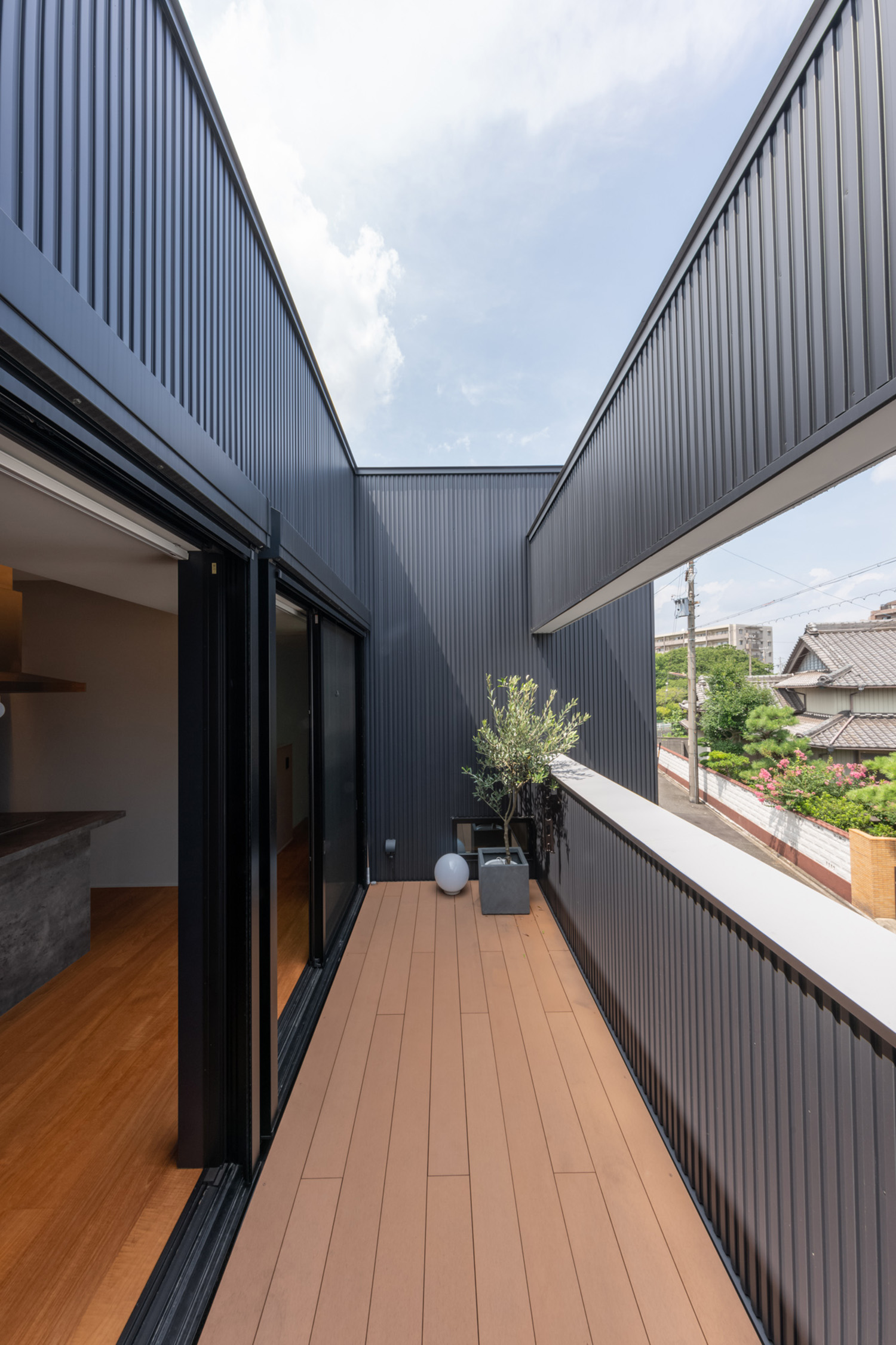 注文住宅・バルコニー・ウッドデッキ・LDKとつながる 注文住宅・デザイン住宅建築実例_『CASE732 pass』_テラス・バルコニー