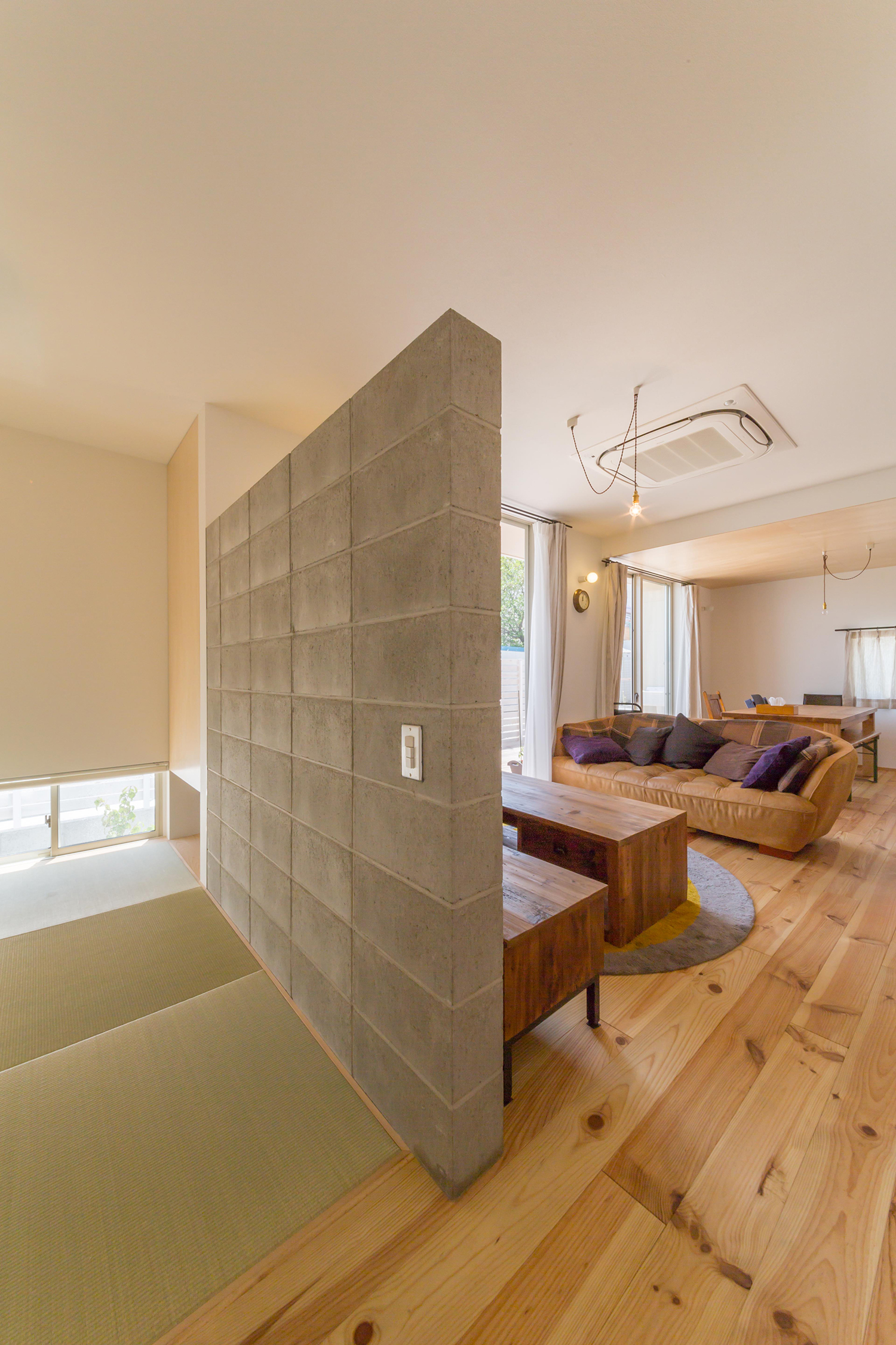 壁で仕切られた畳スペースがあるLDK・デザイン住宅