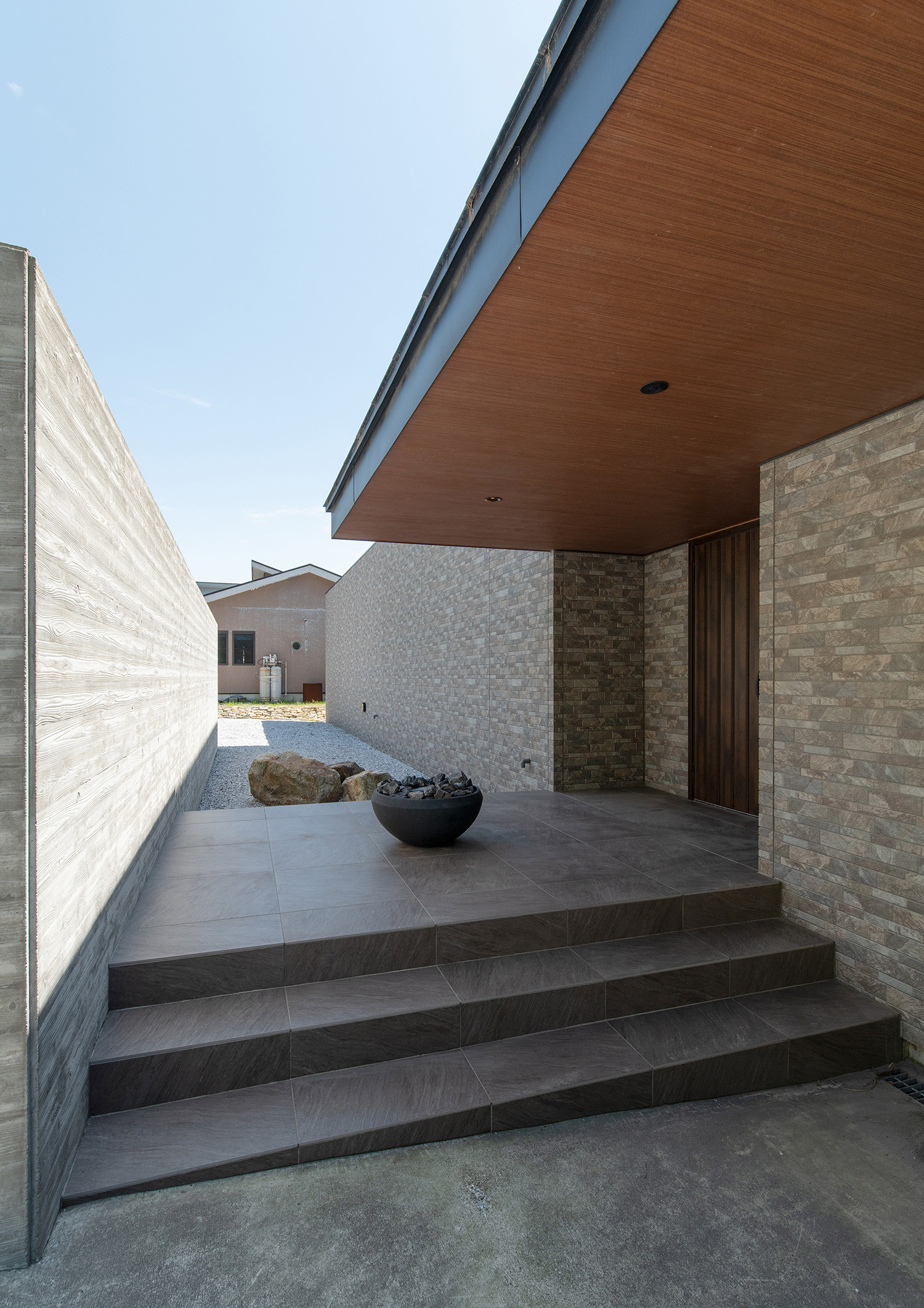 注文住宅・外観・玄関・アプローチ・目隠し 注文住宅・デザイン住宅建築実例_『CASE733 Sea Side Residence』_外観