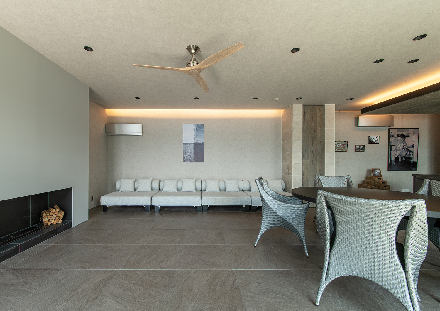 注文住宅・LDK・リビング・海が見える・オーシャンビュー・テラスとつながる・白を基調とした 注文住宅・デザイン住宅建築実例_『CASE733 Sea Side Residence』_LDK