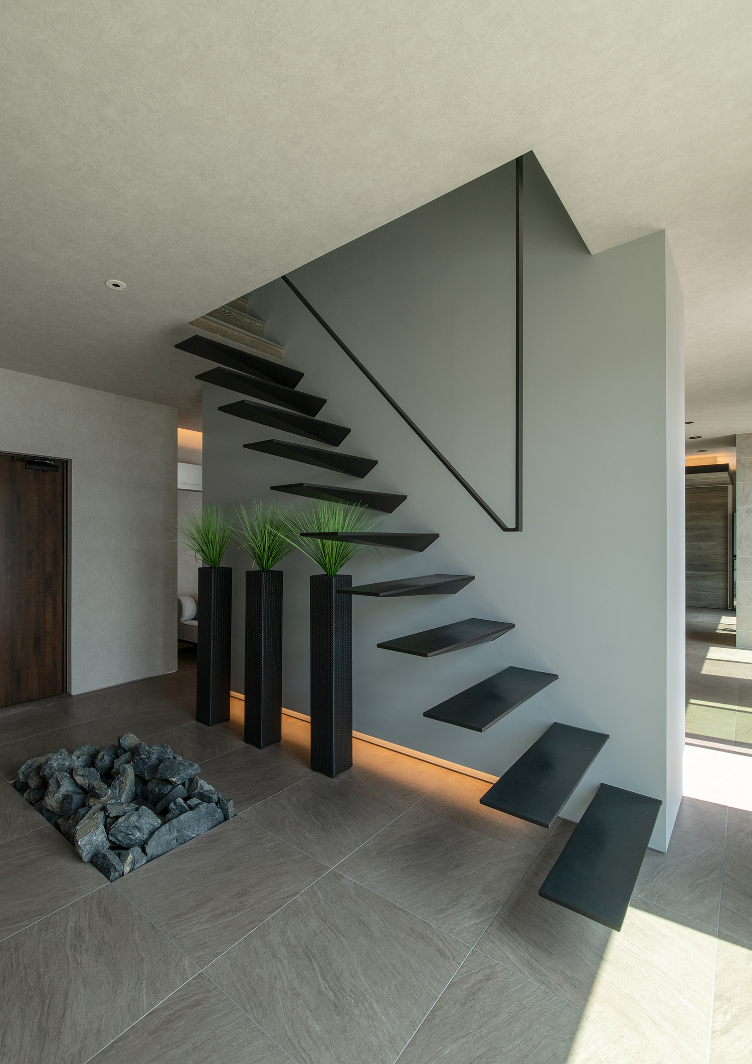 注文住宅・スケルトン階段・アイアン・浮いている階段・片持ち階段 注文住宅・デザイン住宅建築実例_『CASE733 Sea Side Residence』_階段