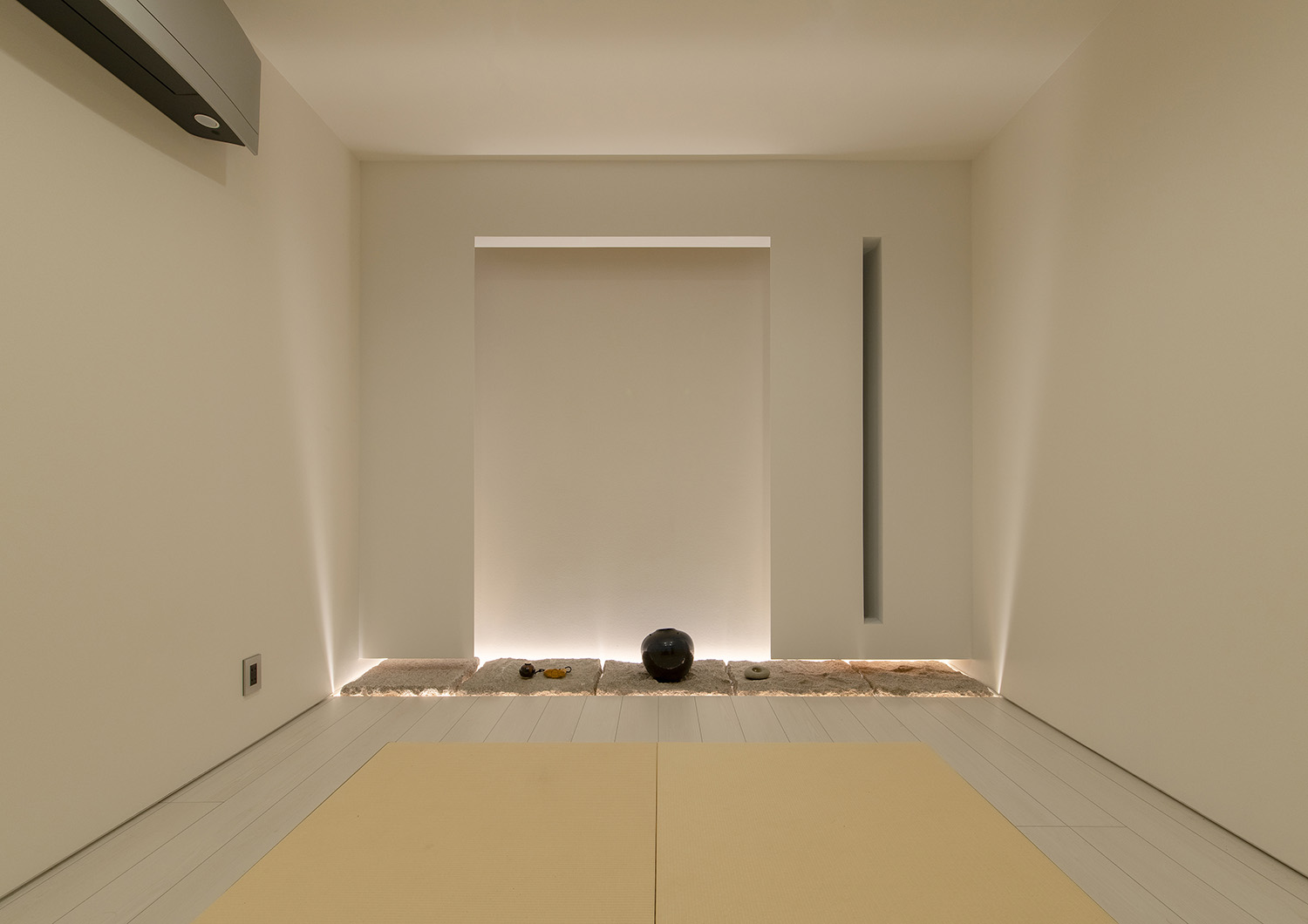 注文住宅・和室・琉球畳・和モダン・スリット窓 注文住宅・デザイン住宅建築実例_『CASE733 Sea Side Residence』_和室