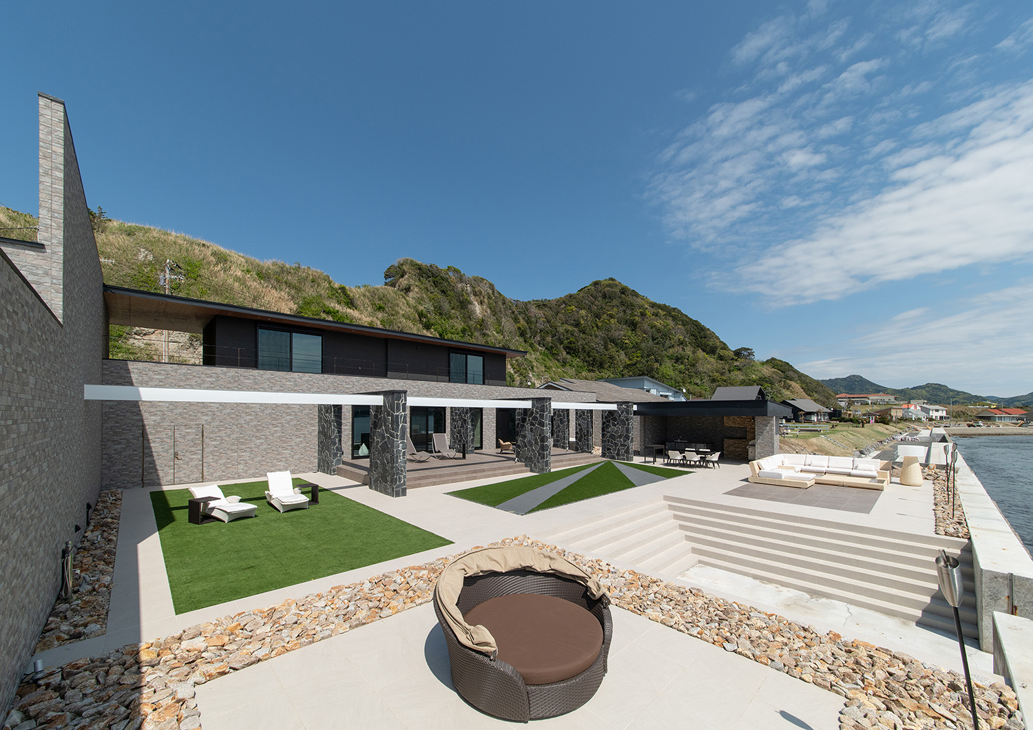 注文住宅・テラス・海が見える・オーシャンビュー・芝生のある 注文住宅・デザイン住宅建築実例_『CASE733 Sea Side Residence』_テラス・バルコニー