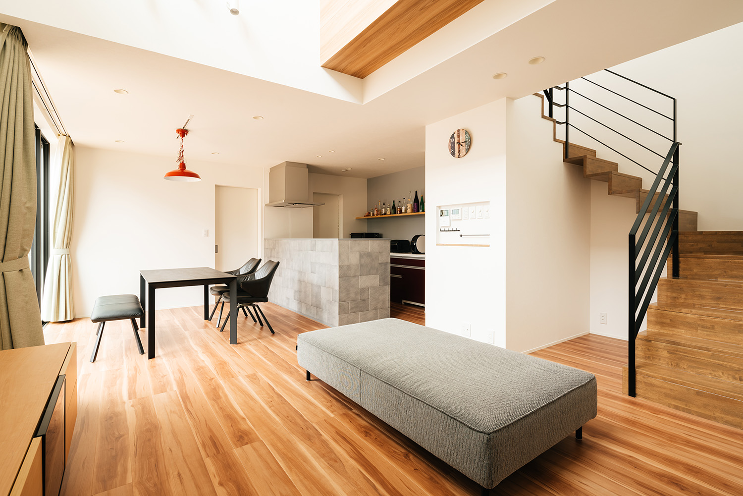 注文住宅・LDK・吹き抜け・リビングイン階段 注文住宅・デザイン住宅建築実例_『CASE734 黎明の家』_LDK