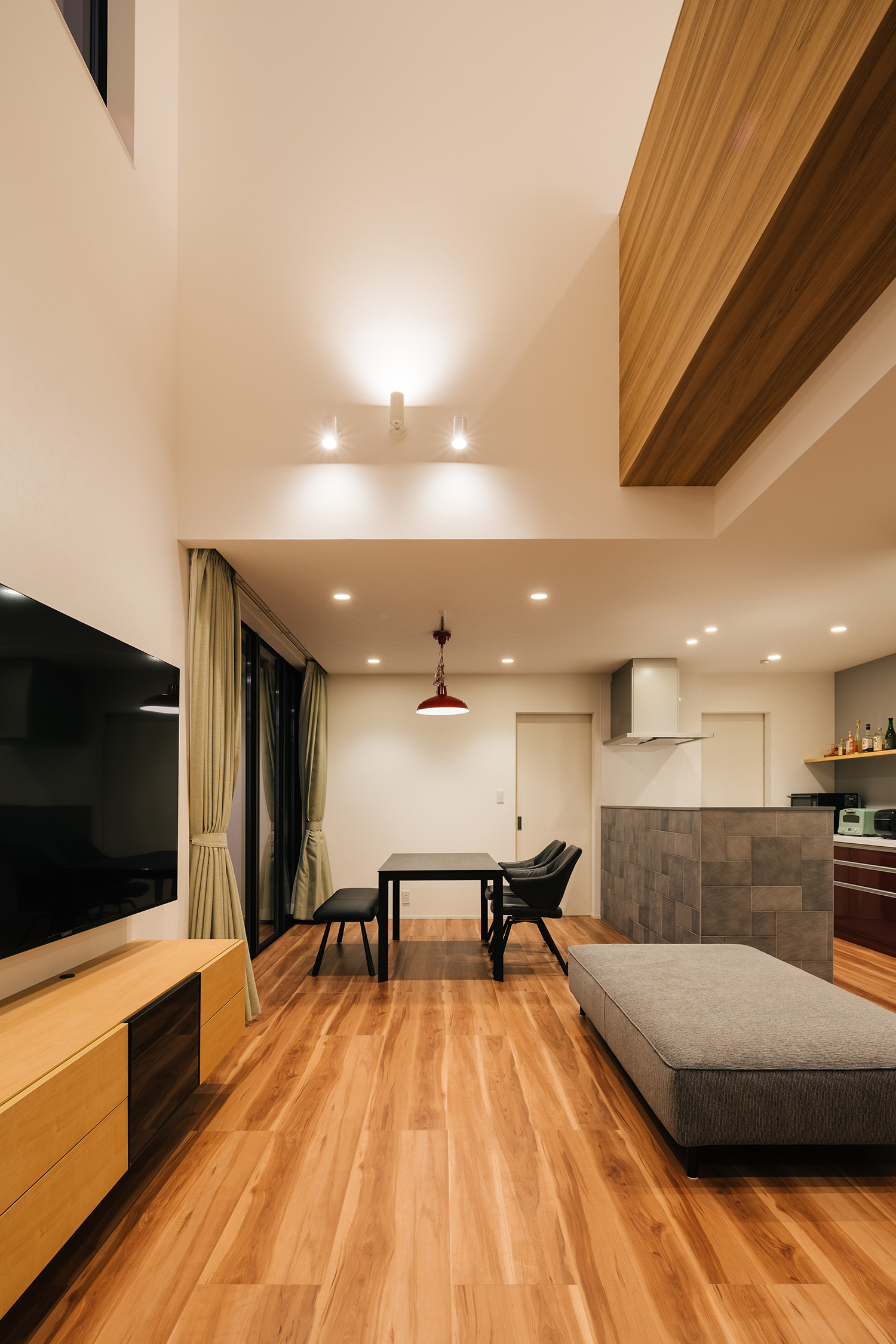 注文住宅・LDK・吹き抜け・リビング 注文住宅・デザイン住宅建築実例_『CASE734 黎明の家』_LDK