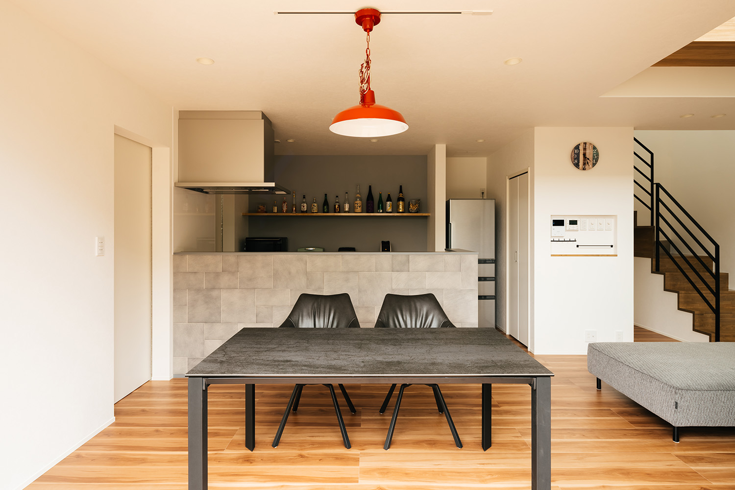 注文住宅・ダイニングキッチン・ペニンシュラキッチン・スイッチニッチ 注文住宅・デザイン住宅建築実例_『CASE734 黎明の家』_LDK