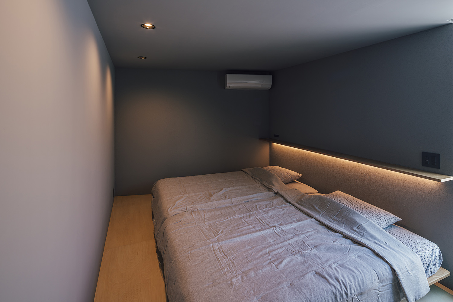 注文住宅・寝室・ホテルライク・グレーの寝室 注文住宅・デザイン住宅建築実例_『CASE736 アンモナイト』_寝室