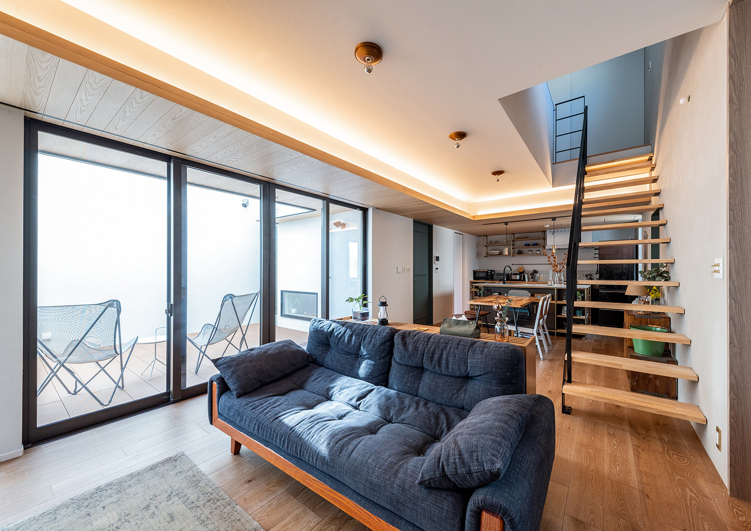 注文住宅・LDK・リビング・スケルトン階段・リビングイン階段 注文住宅・デザイン住宅建築実例_『CASE737 RUSTIC』_LDK