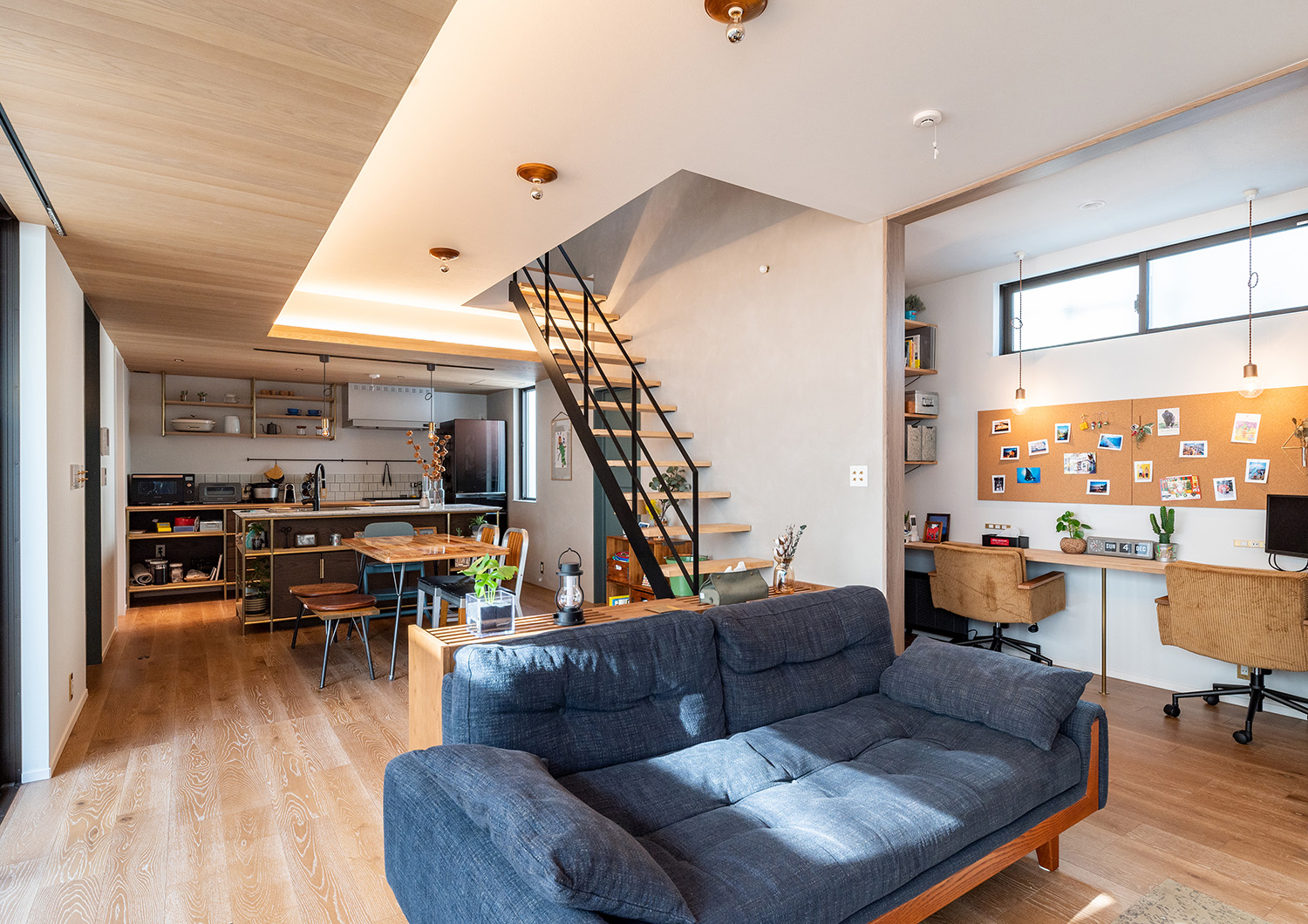 注文住宅・LDK・リビング・スケルトン階段・リビングイン階段 注文住宅・デザイン住宅建築実例_『CASE737 RUSTIC』_LDK