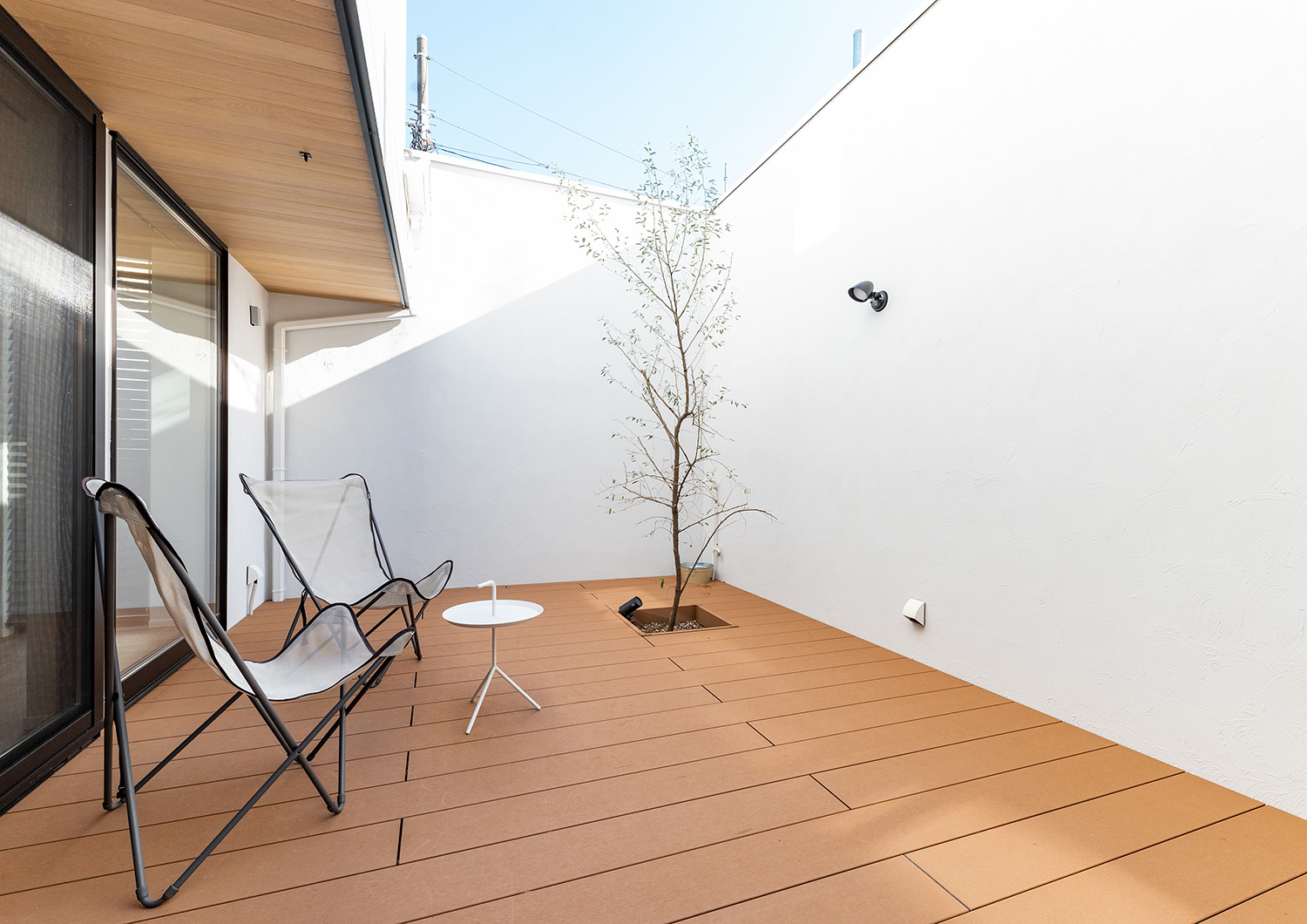 注文住宅・テラス・ウッドデッキ・リビングとつながるテラス 注文住宅・デザイン住宅建築実例_『CASE737 RUSTIC』_テラス・バルコニー