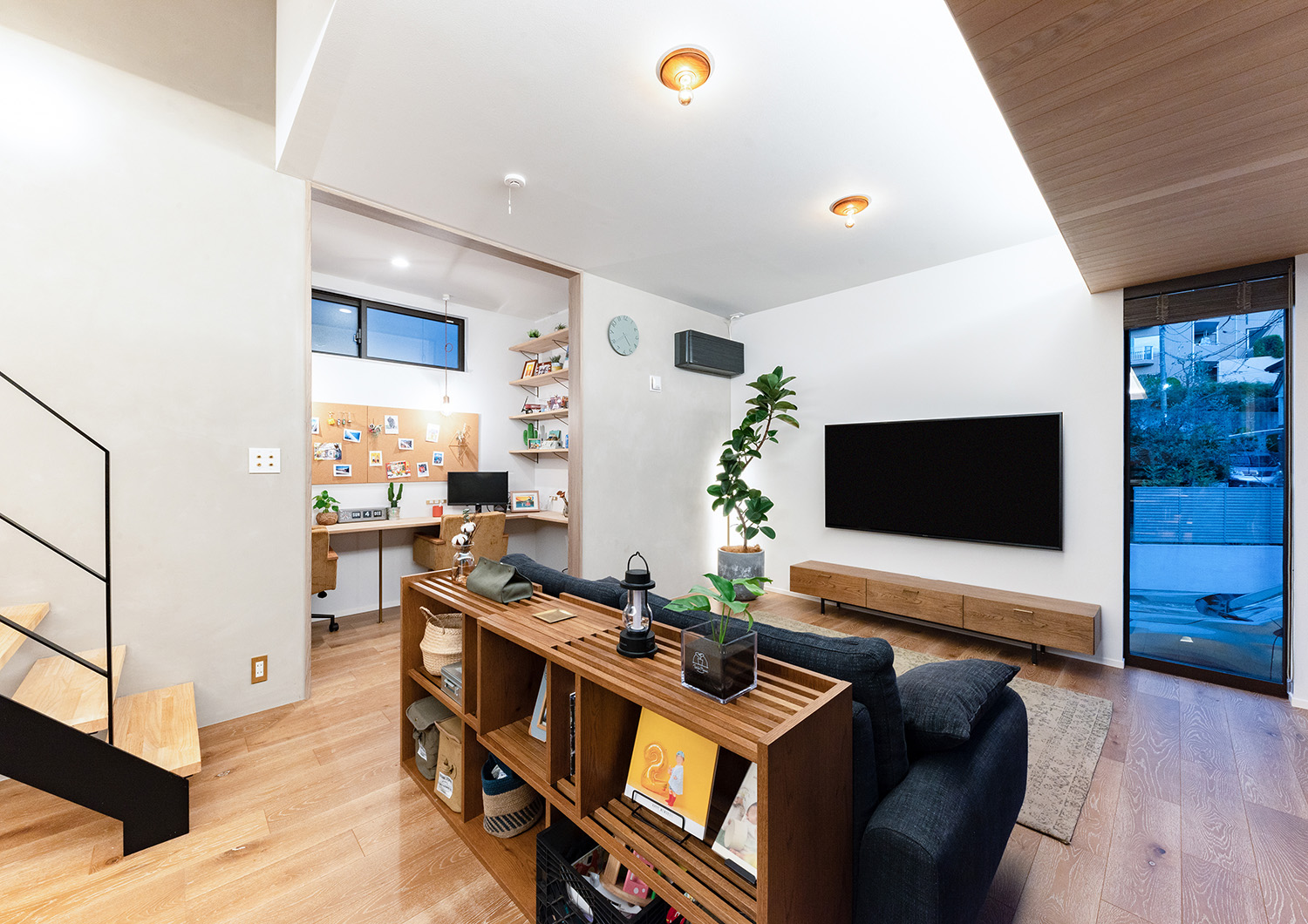 注文住宅・LDK・リビング・ワークスペース・スケルトン階段・リビングイン階段 注文住宅・デザイン住宅建築実例_『CASE737 RUSTIC』_LDK