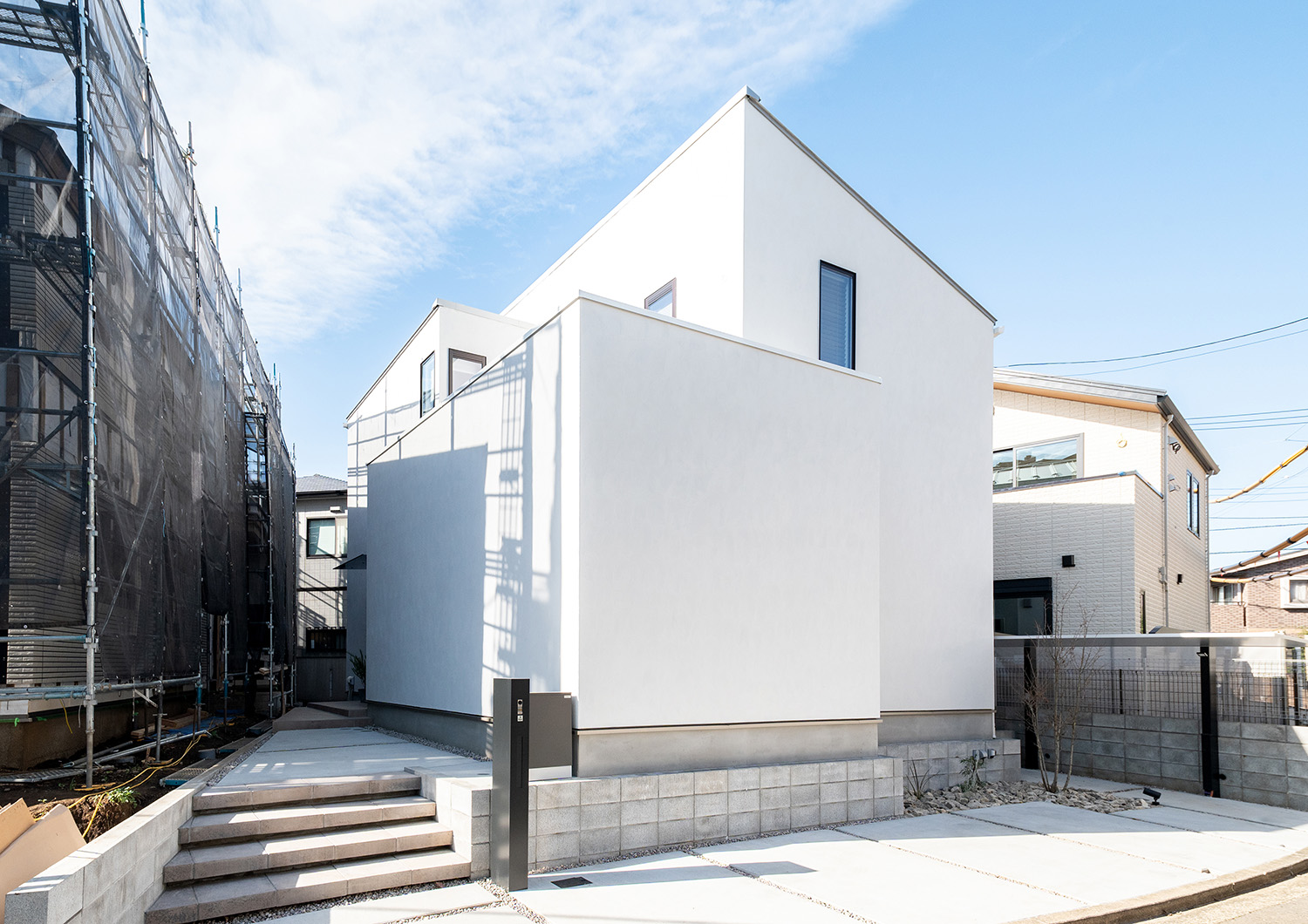 注文住宅・外観・シンプルな外観・玄関アプローチ 注文住宅・デザイン住宅建築実例_『CASE737 RUSTIC』_外観