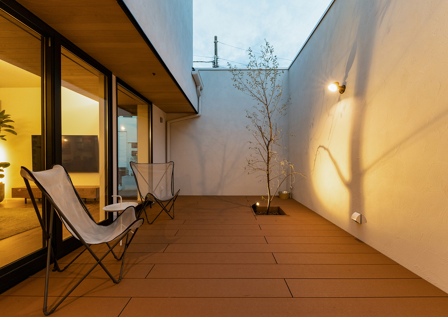 注文住宅・テラス・ウッドデッキ・リビングとつながる 注文住宅・デザイン住宅建築実例_『CASE737 RUSTIC』_テラス・バルコニー