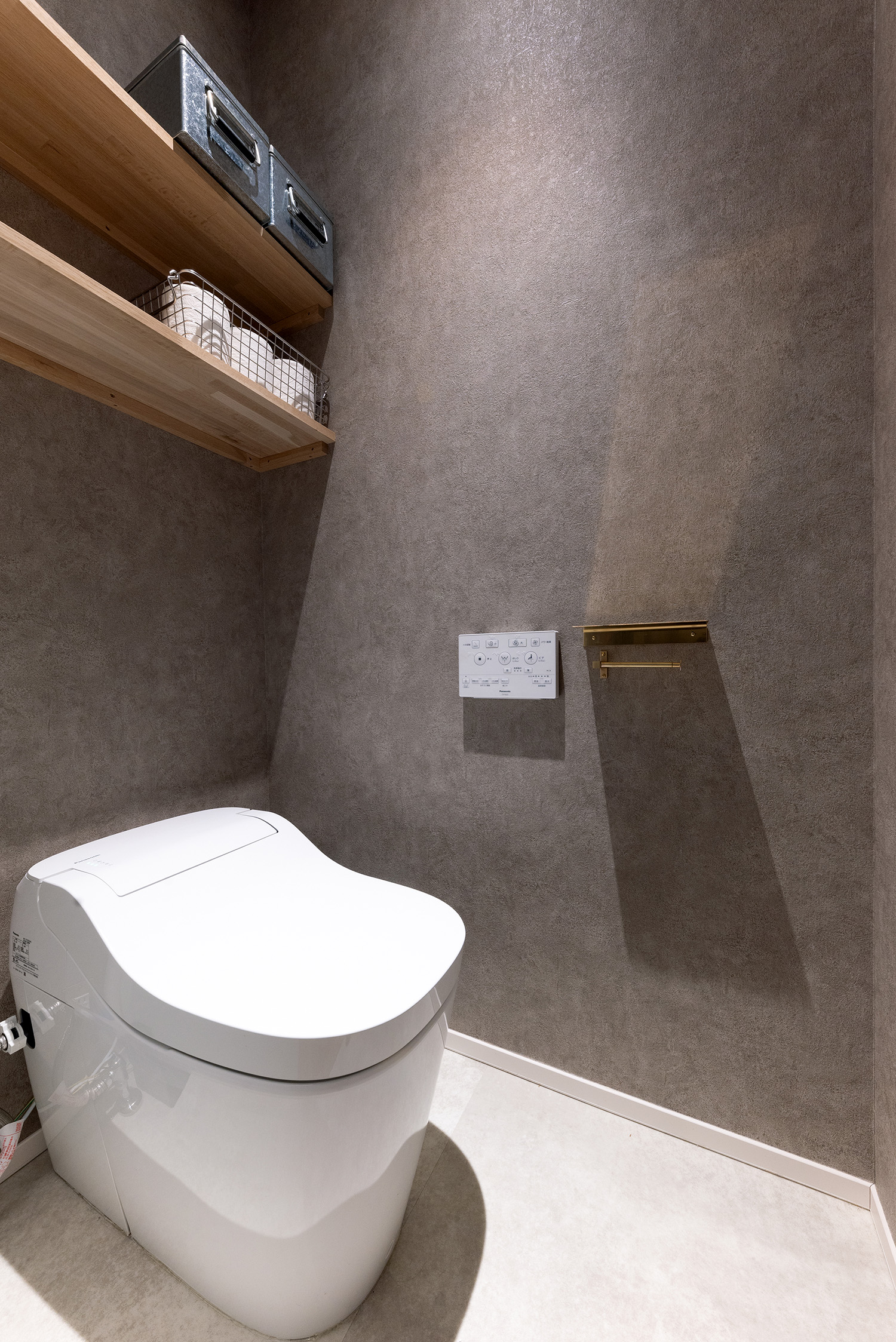 注文住宅・トイレ・モダン・グレー 注文住宅・デザイン住宅建築実例_『CASE737 RUSTIC』_トイレ