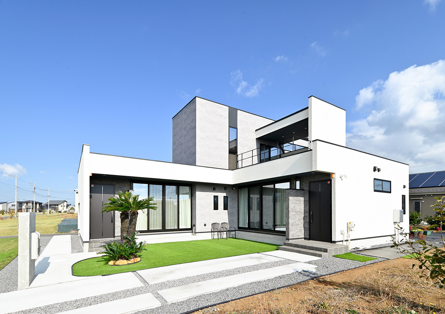 注文住宅・外観・一部二階建て・二世帯住宅 注文住宅・デザイン住宅建築実例_『CASE738 Grass field House』_外観