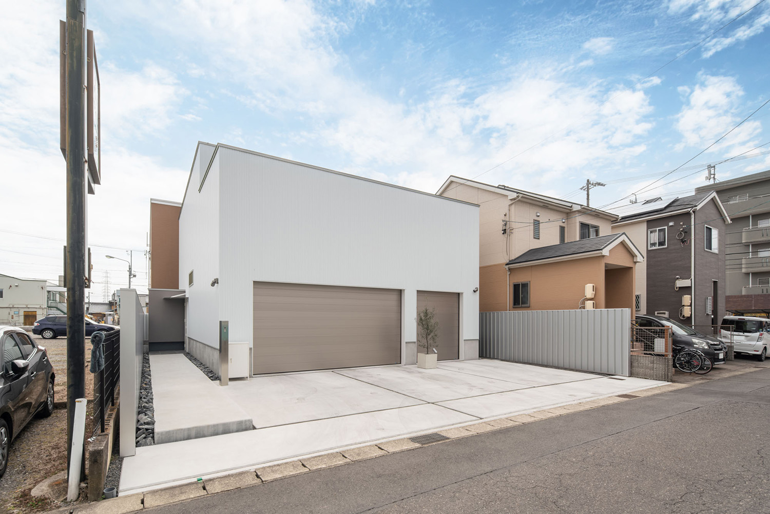 注文住宅・外観・スクエアな外観・ビルトインガレージ 注文住宅・デザイン住宅建築実例_『CASE739 like living in the sky』_外観