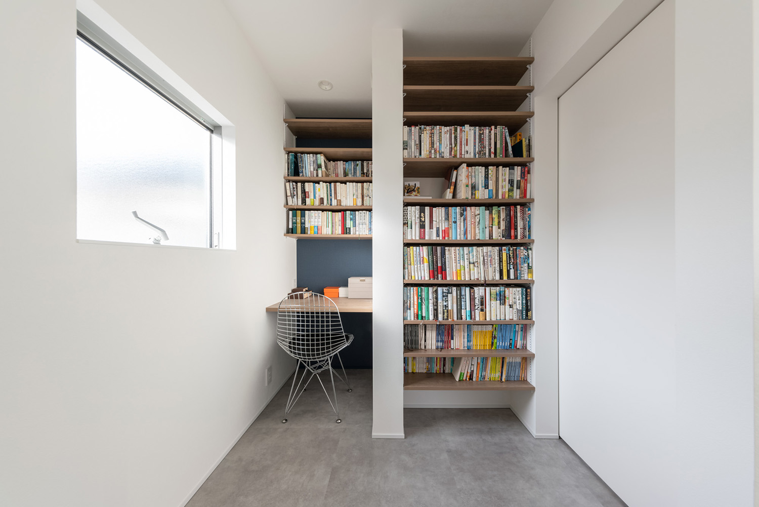 注文住宅・書斎・ワークスペース・本棚のある部屋 注文住宅・デザイン住宅建築実例_『CASE739 like living in the sky』_書斎