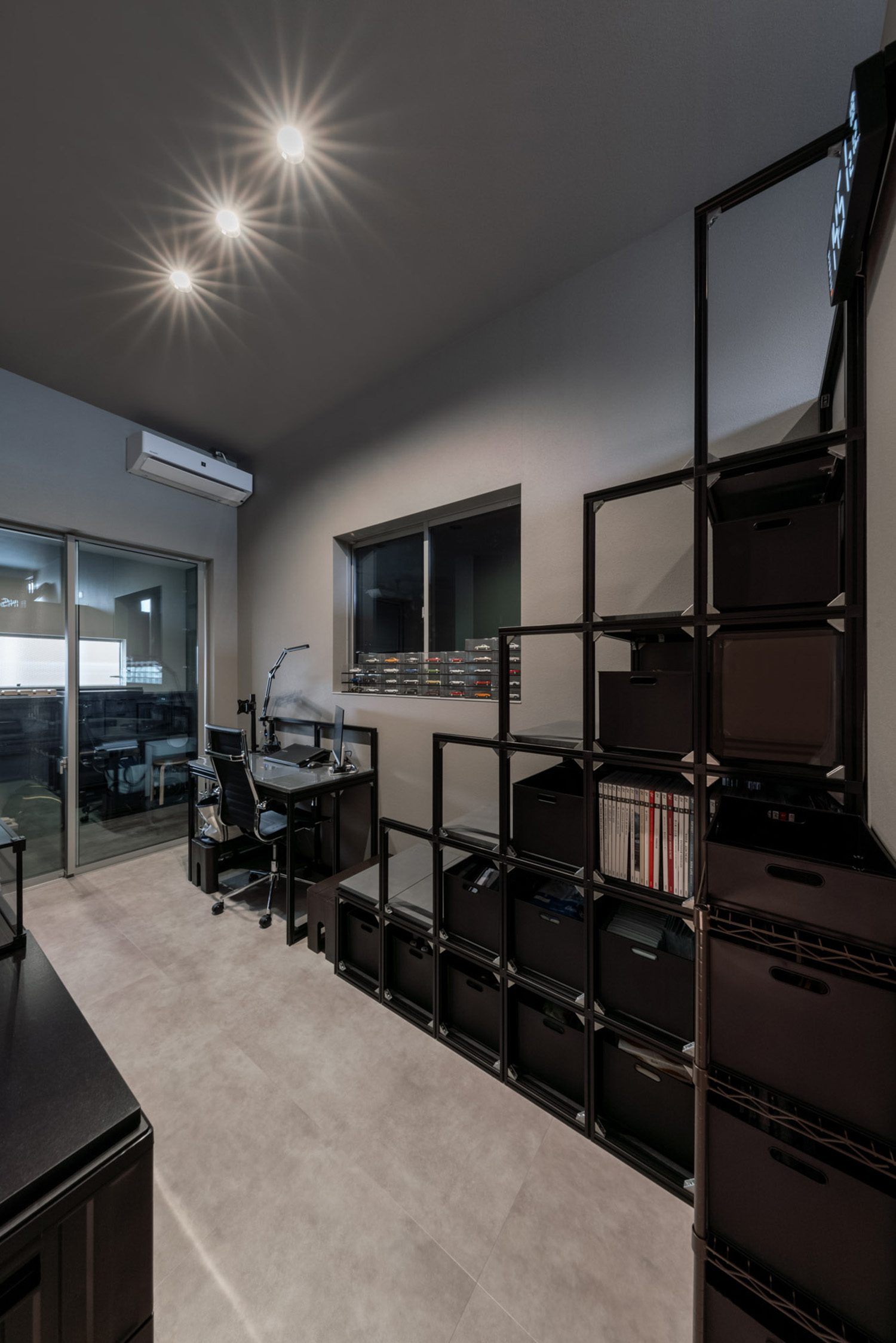 注文住宅・車が見える部屋・書斎・ワークスペース・ロフト 注文住宅・デザイン住宅建築実例_『CASE739 like living in the sky』_書斎